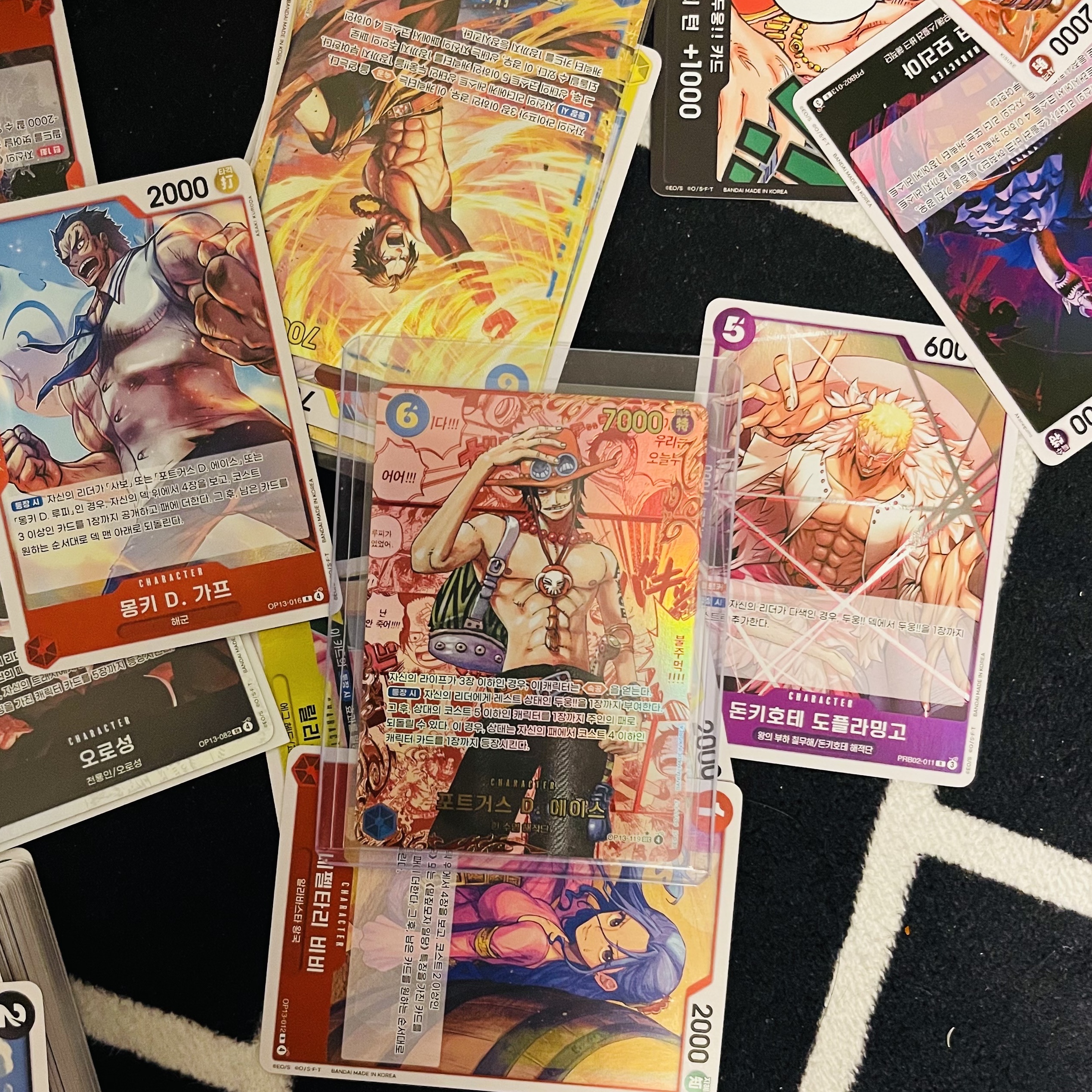 One Piece TCG Portgas D. Ace Red Manga Parallel SEC-RSP OP13-119 Booster Pack Carrying on His Will (Japanese Ver.) 착용 스타일