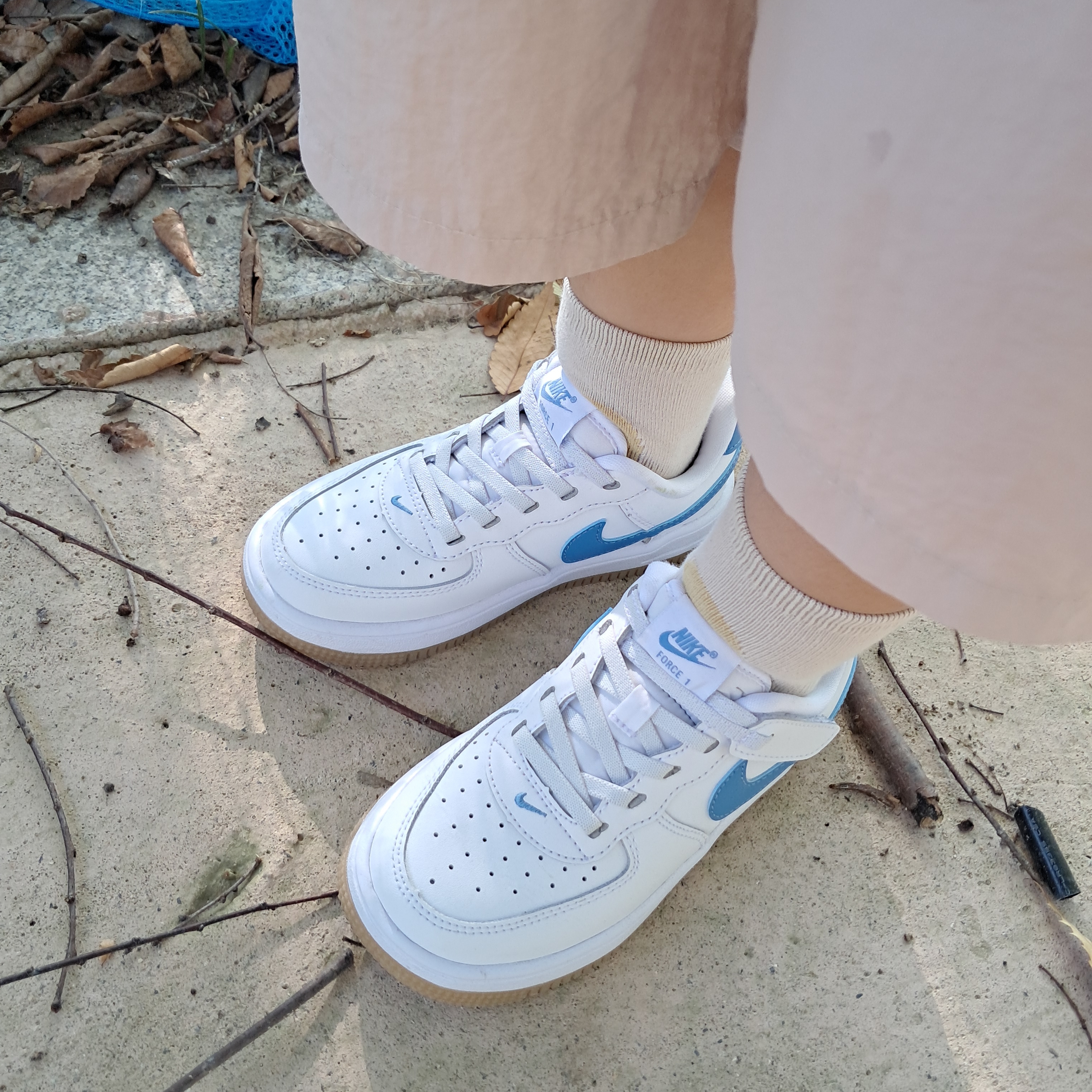 (PS) Nike Force 1 Low Easy On White Gum Light Brown 착용 스타일 - 2