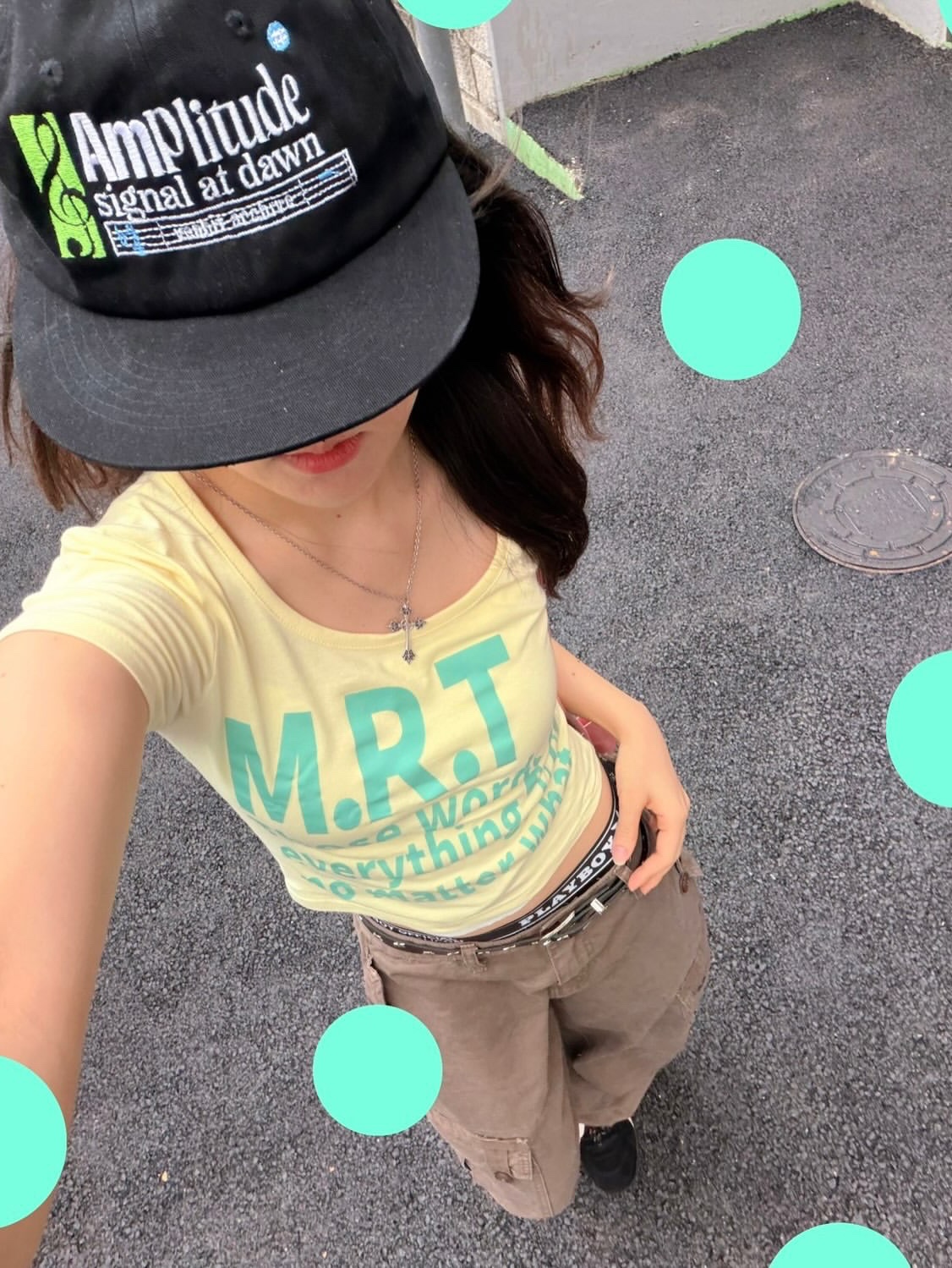 venhit AM plitude Flat Bill Cap Black, venhit MRT Vivid U-Neck Slim Fit Short Sleeve T-Shirt Yellow 착용 스타일 - 6