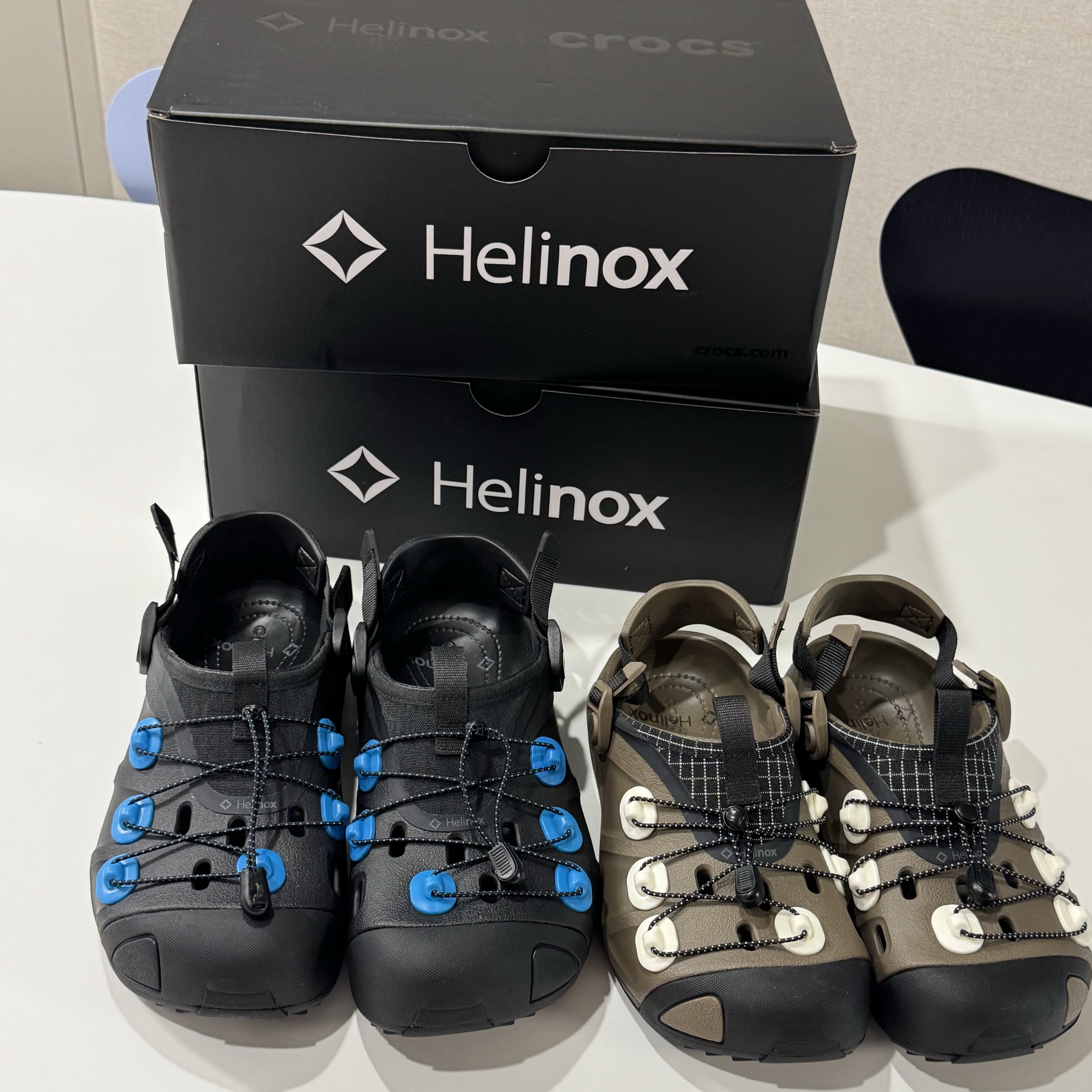 Crocs x Helinox Quick Trail Clog Black, Crocs x Helinox Quick Trail Clog Walnut 착용 스타일 - 7