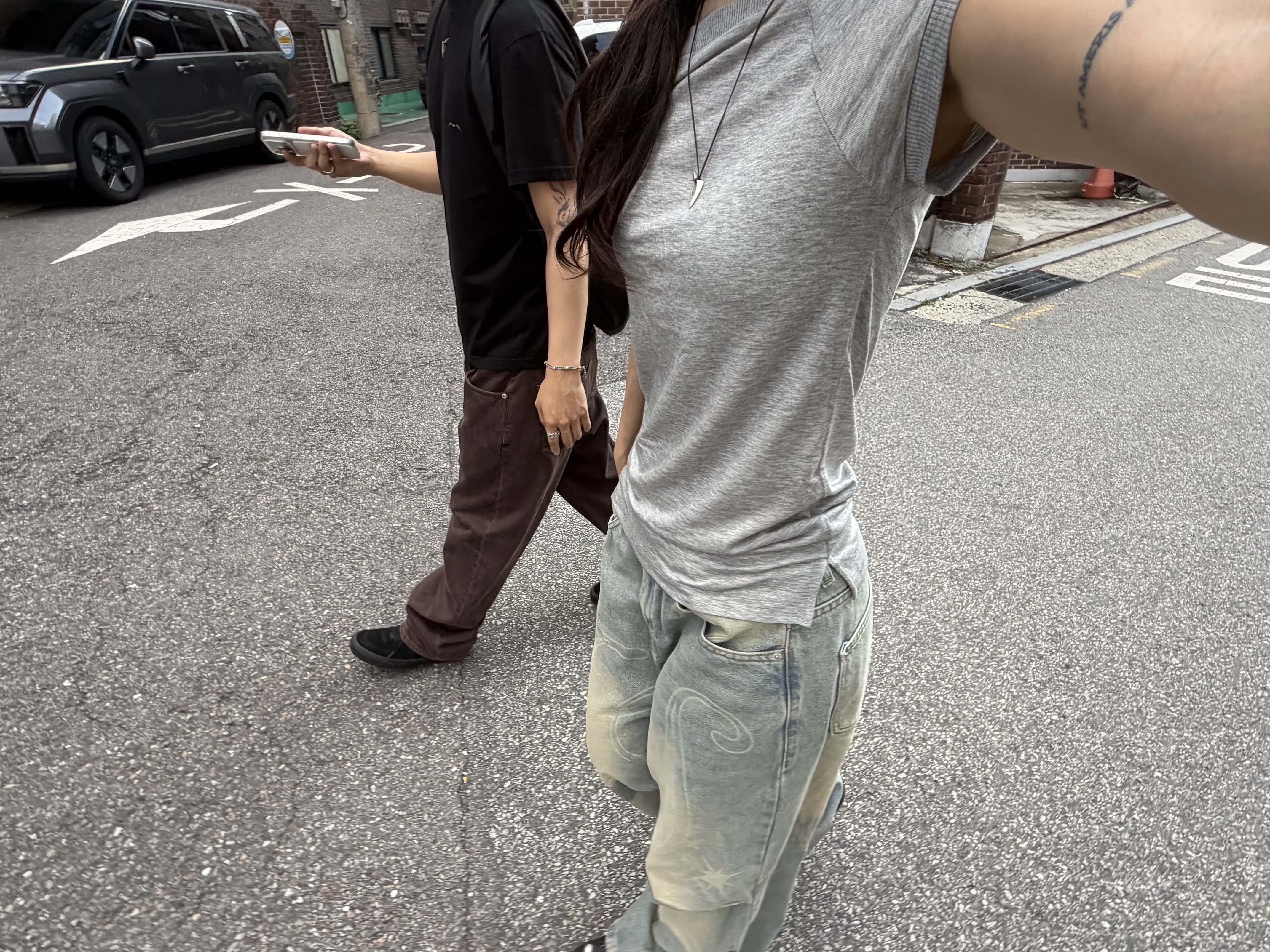 Polyteru Women Muted T-Shirt Gray 착용 스타일