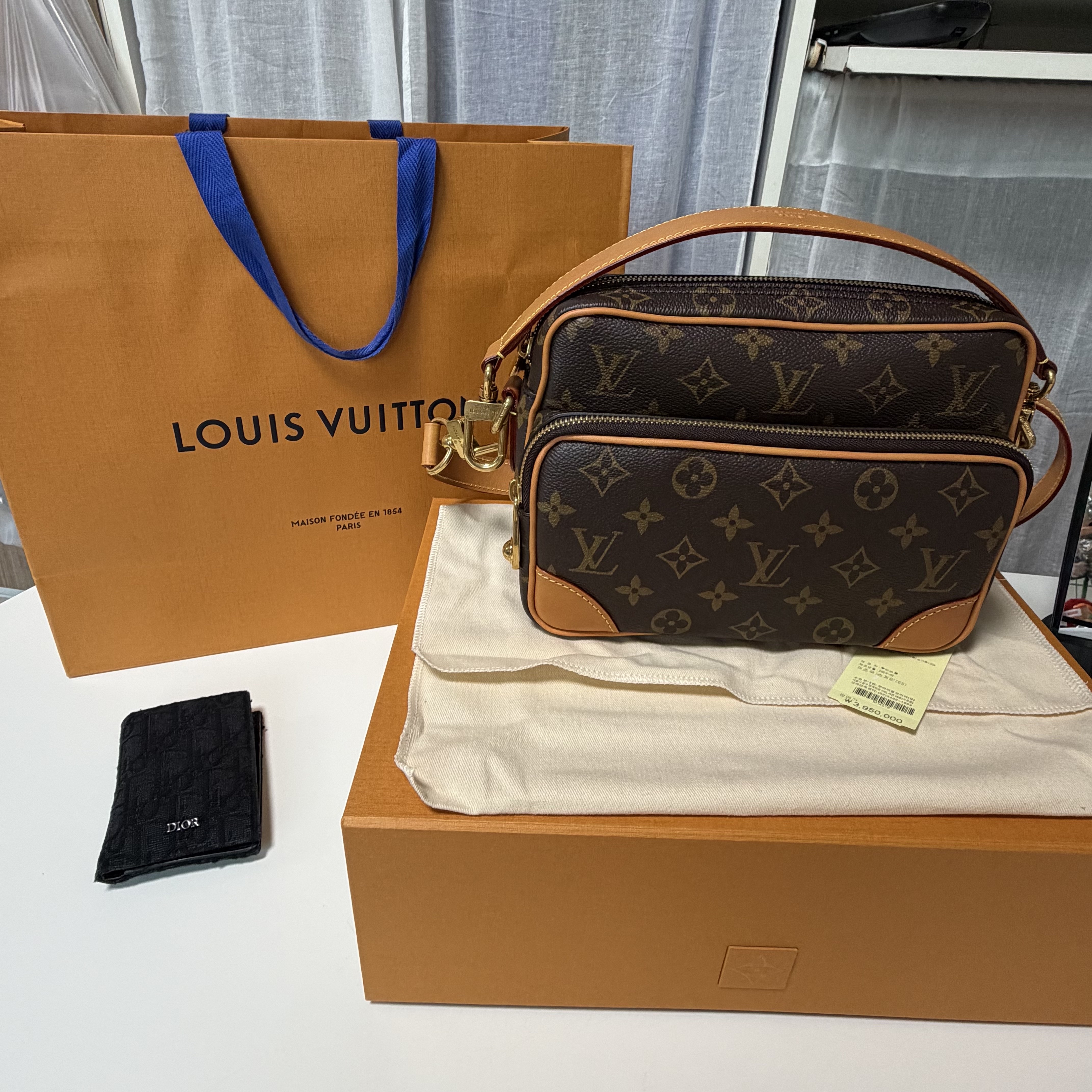 Louis Vuitton Neil G69 Monogram 착용 스타일 - 3
