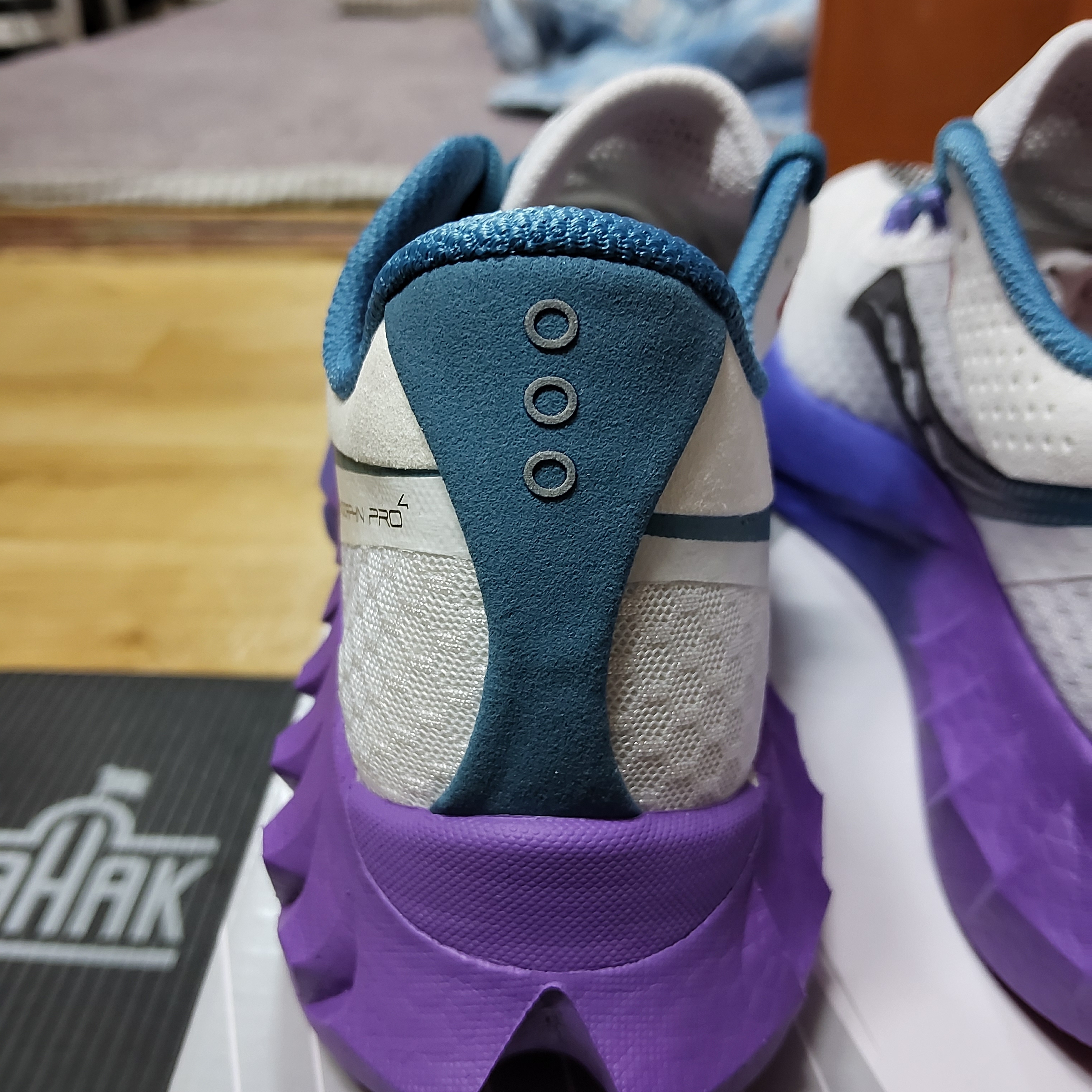 Saucony Endorphin Pro 4 White Shadow 착용 스타일 - 5