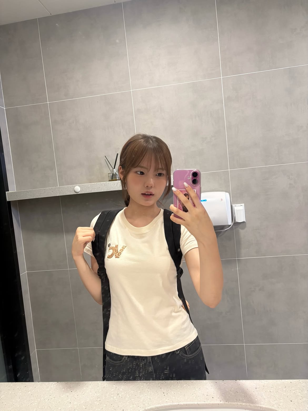 venhit VC Signature Embroidered Slim Fit Short Sleeve T-Shirt LPD Cream 착용 스타일 - 3