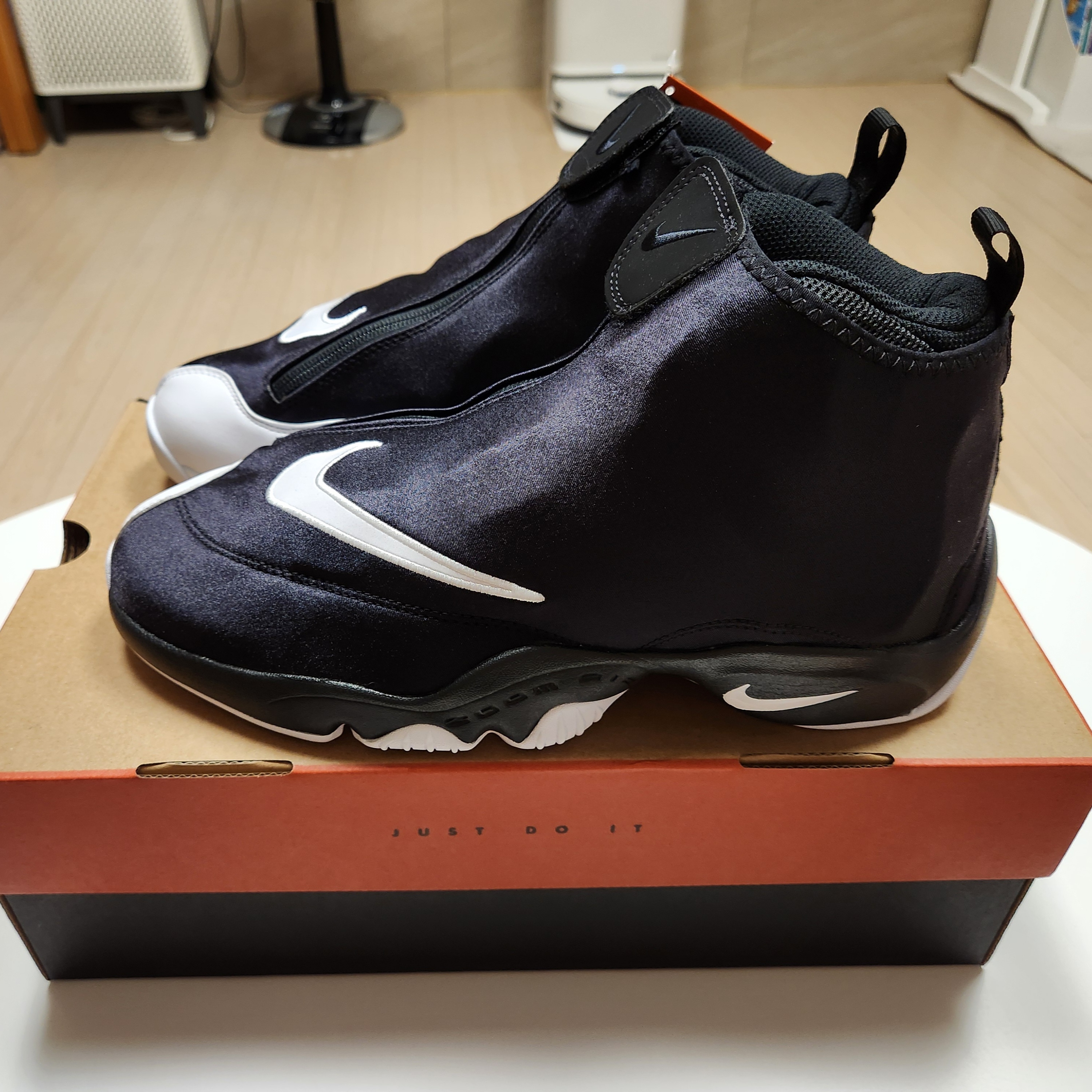 Nike Air Zoom Flight 98 The Glove Black White 착용 스타일 - 2