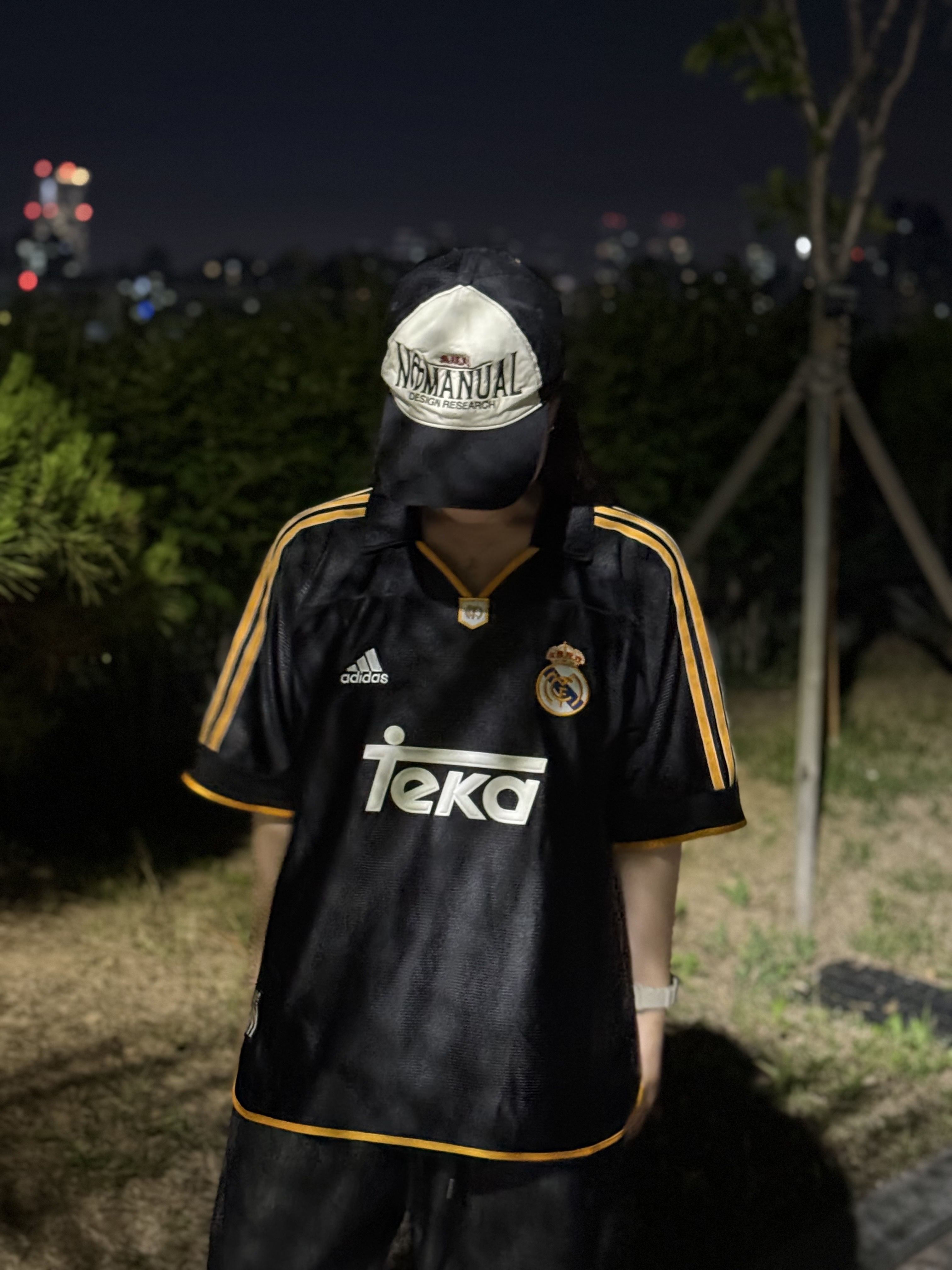 Adidas Real Madrid 99/00 Away Jersey Black - KR Sizing (Non Marking Ver.), NOMANUAL 2C Trucker Ball Cap Black 착용 스타일 - 2