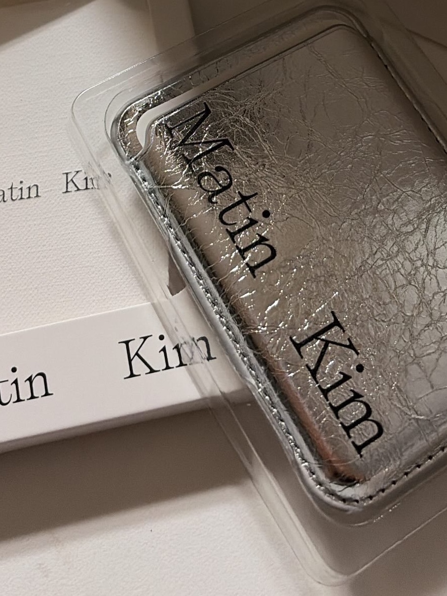 Castify x Matin Kim iPhone Paper Magsafe Compatible Mirror Case Silver Mirror Black Bumper, (W) Coach x Matin Kim Washed Oversized T-Shirt Charcoal 착용 스타일 - 3