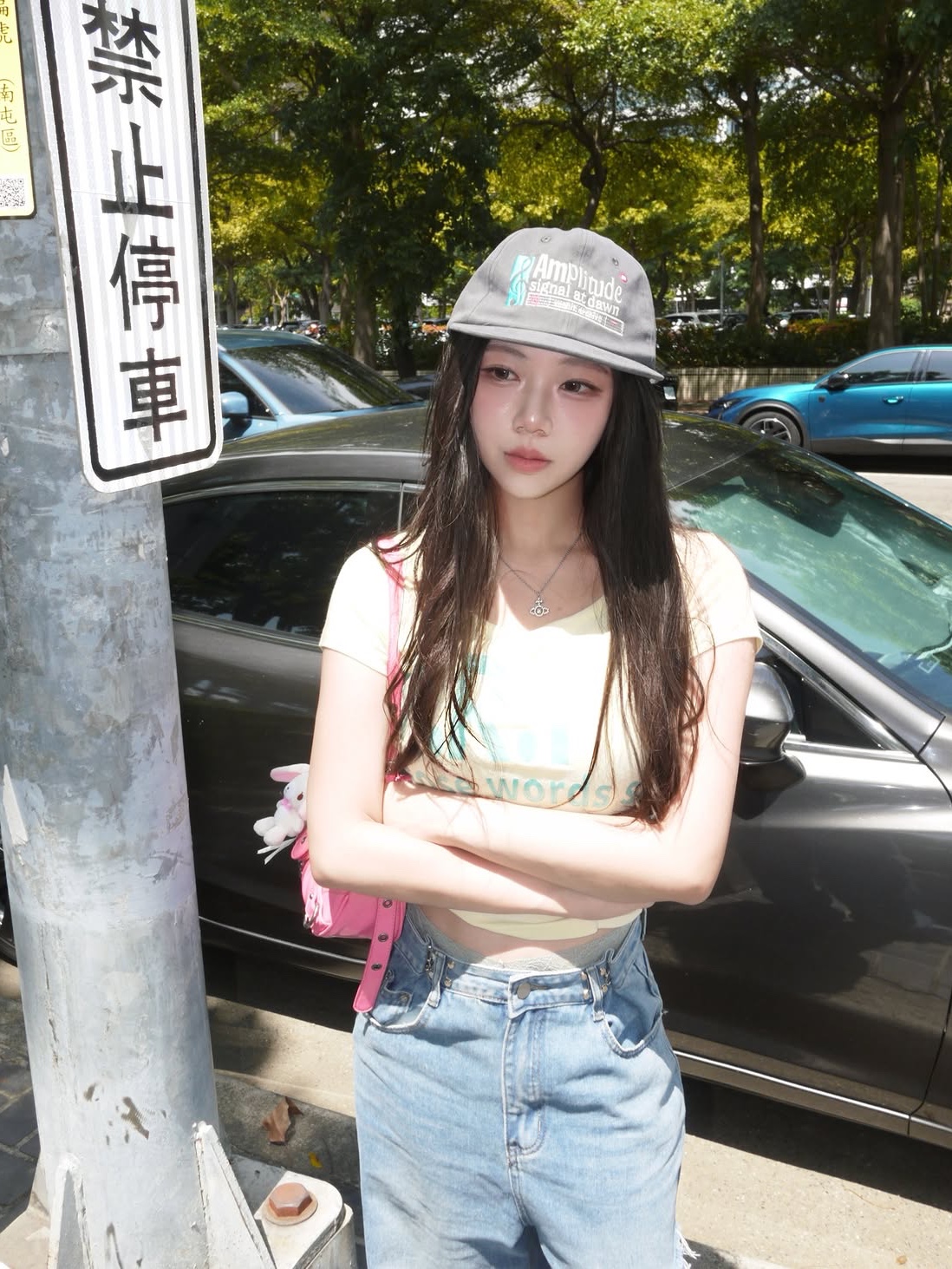 venhit MRT Vivid U-Neck Slim Fit Short Sleeve T-Shirt Yellow, venhit AM plitude Flat Bill Cap Charcoal 착용 스타일 - 4