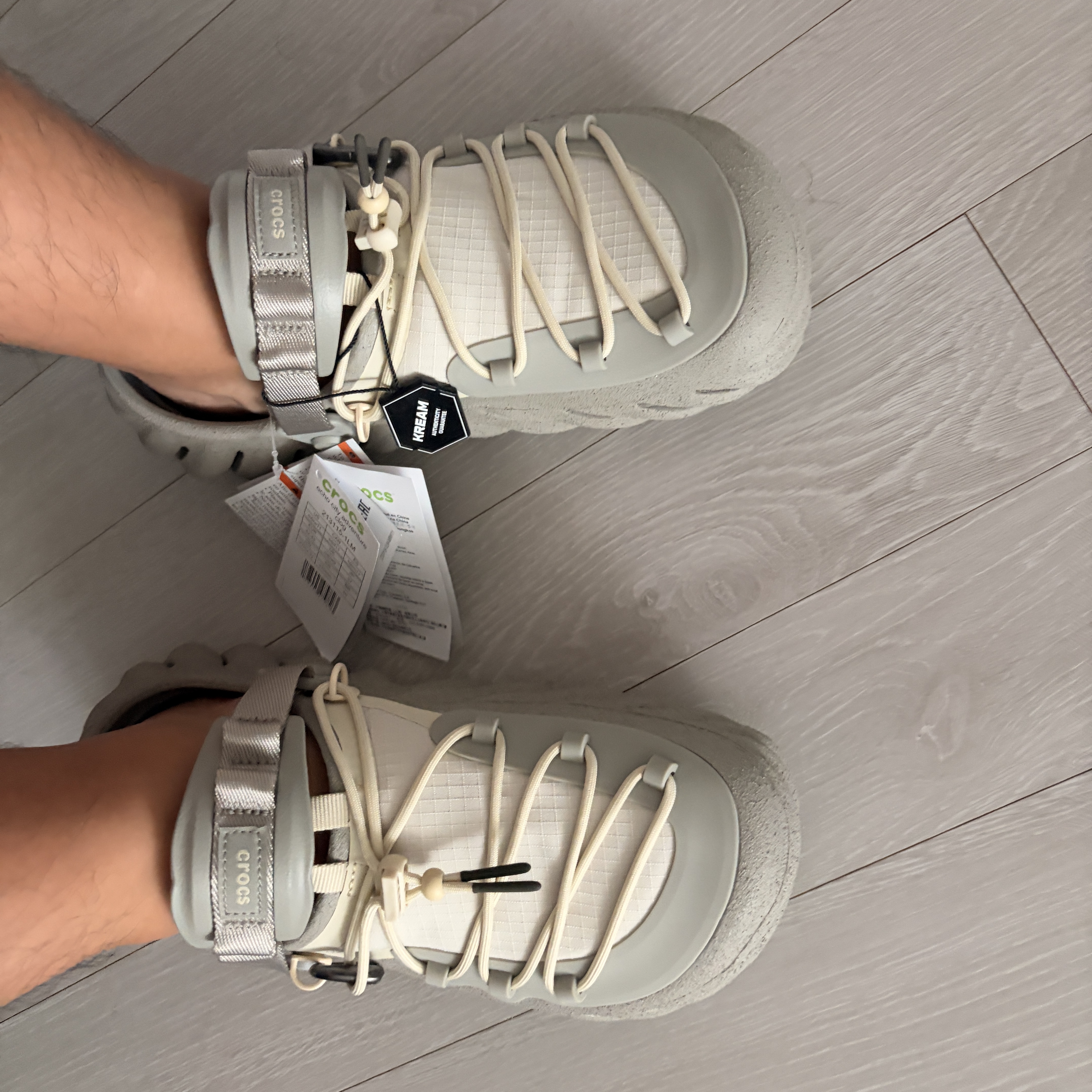 Crocs Echo City Adventure Clog Elephant 착용 스타일 - 1