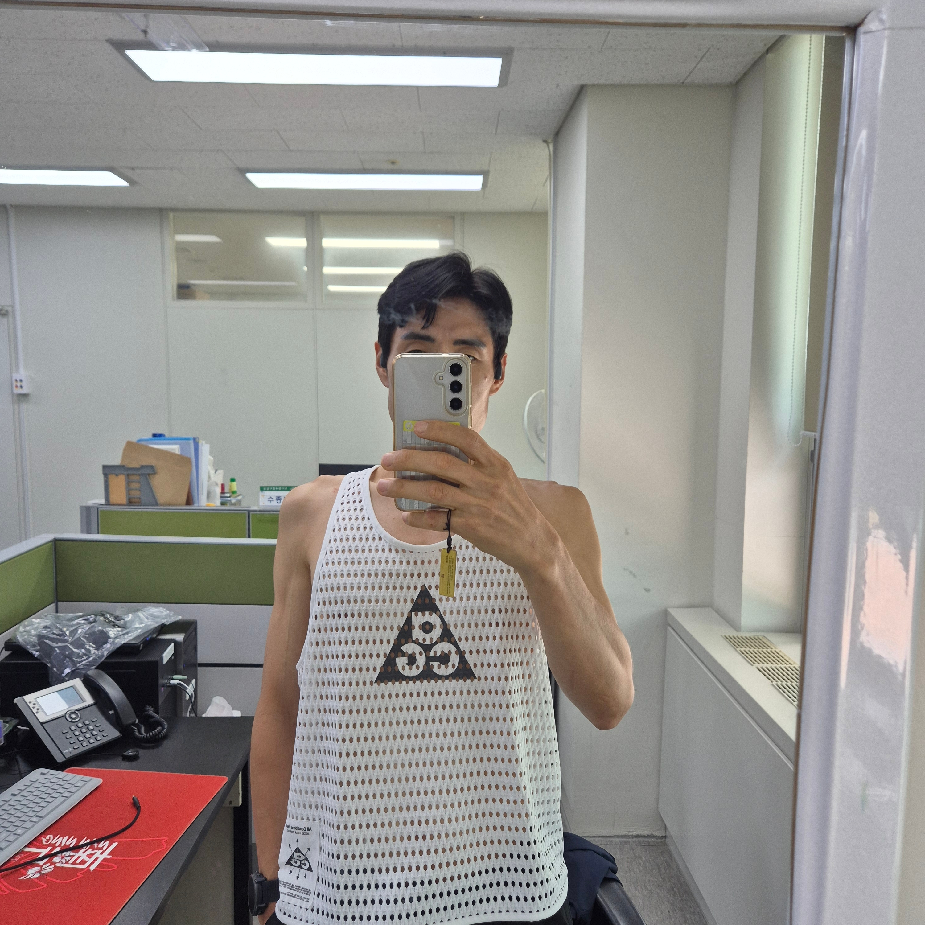 Nike ACG Radical Airflow Dri-Fit Running Tank Top White Anthracite - Asia 착용 스타일