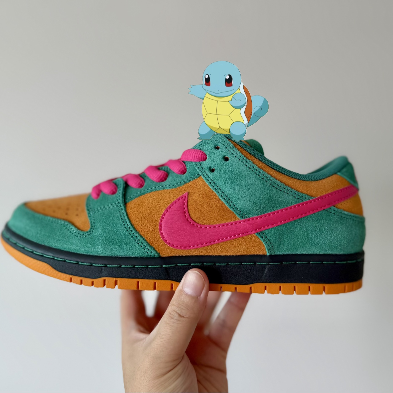 Nike SB Dunk Low Pro Green Noise and Light Curry 착용 스타일 - 1