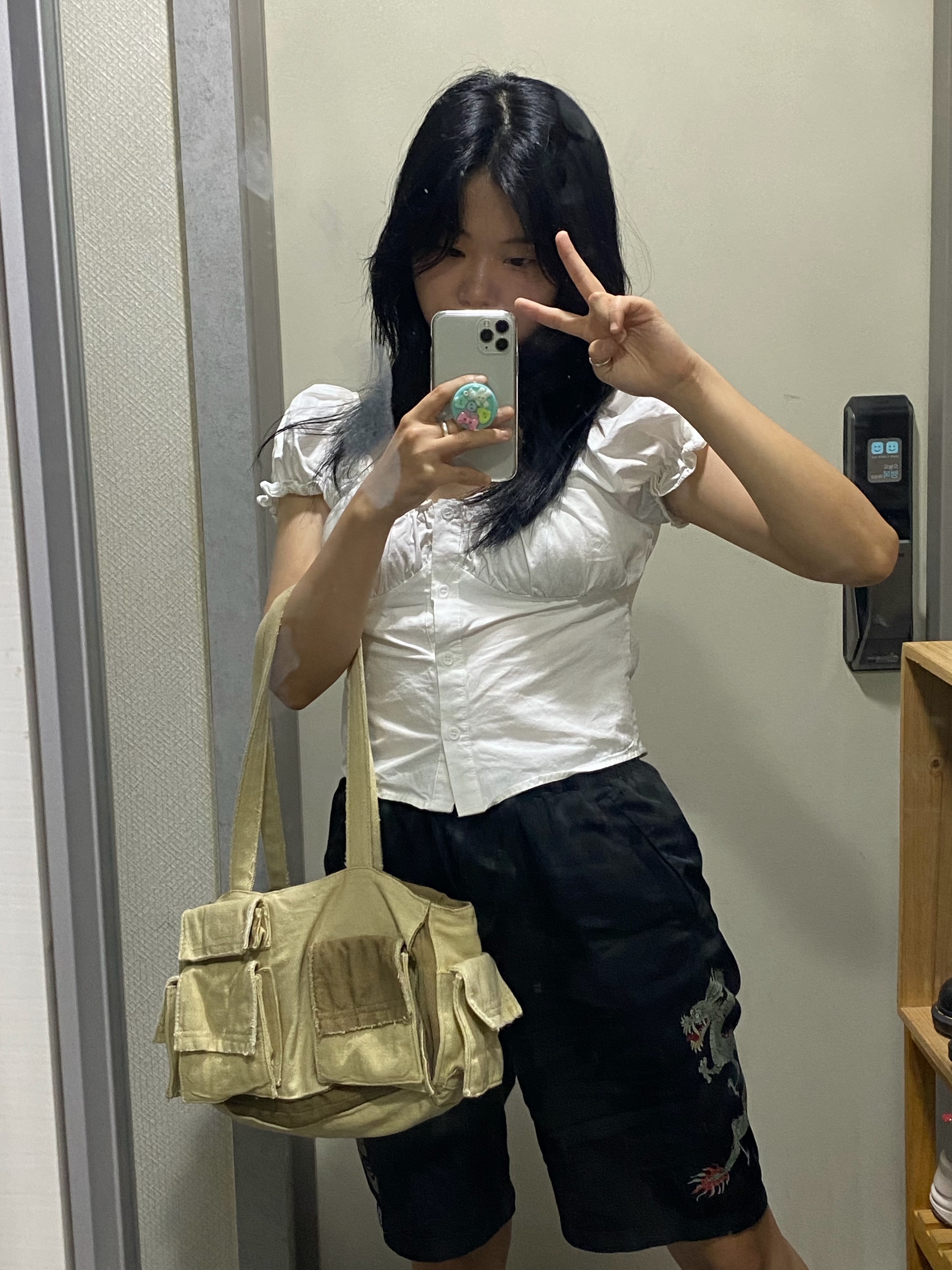 BAPE Japan Culture Tiger and Dragon T-Shirt Black, LOTS YOU Ella Blouse White 착용 스타일