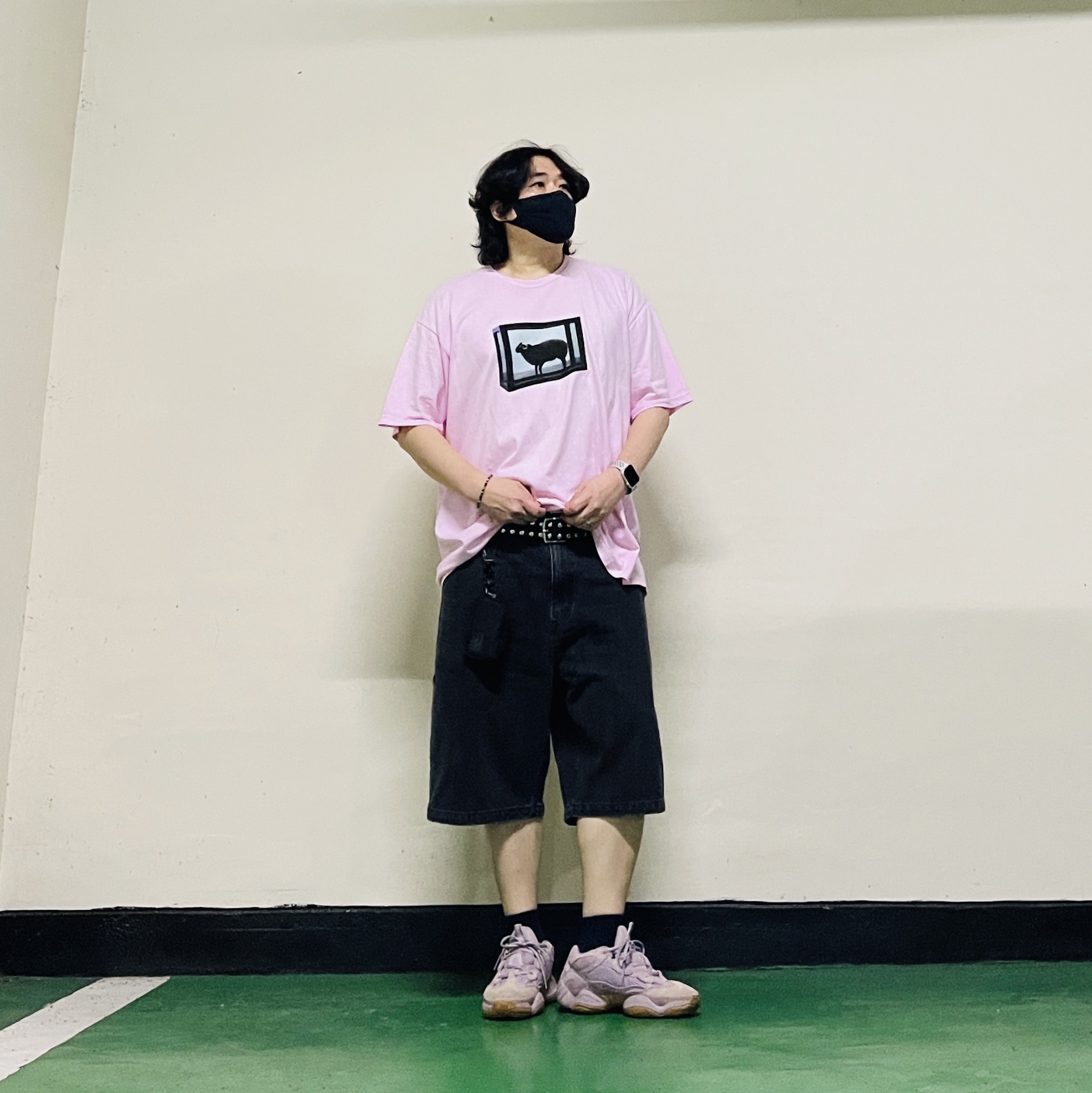 Supreme x Damien Hirst T-Shirt Light Pink - 25SS, Adidas Yeezy 500 Soft Vision 착용 스타일 - 3