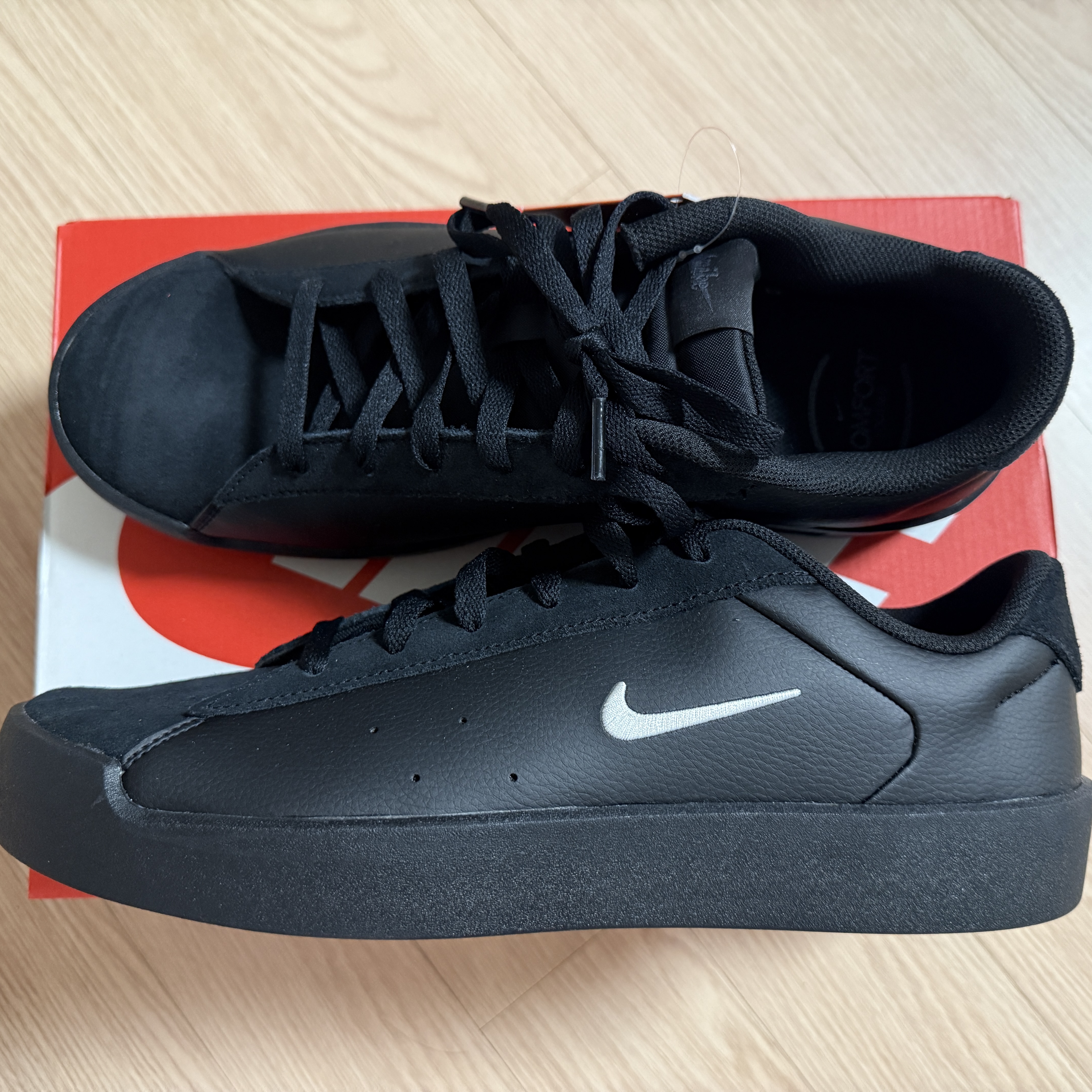 Nike Court Heritage White Black 착용 스타일 - 1