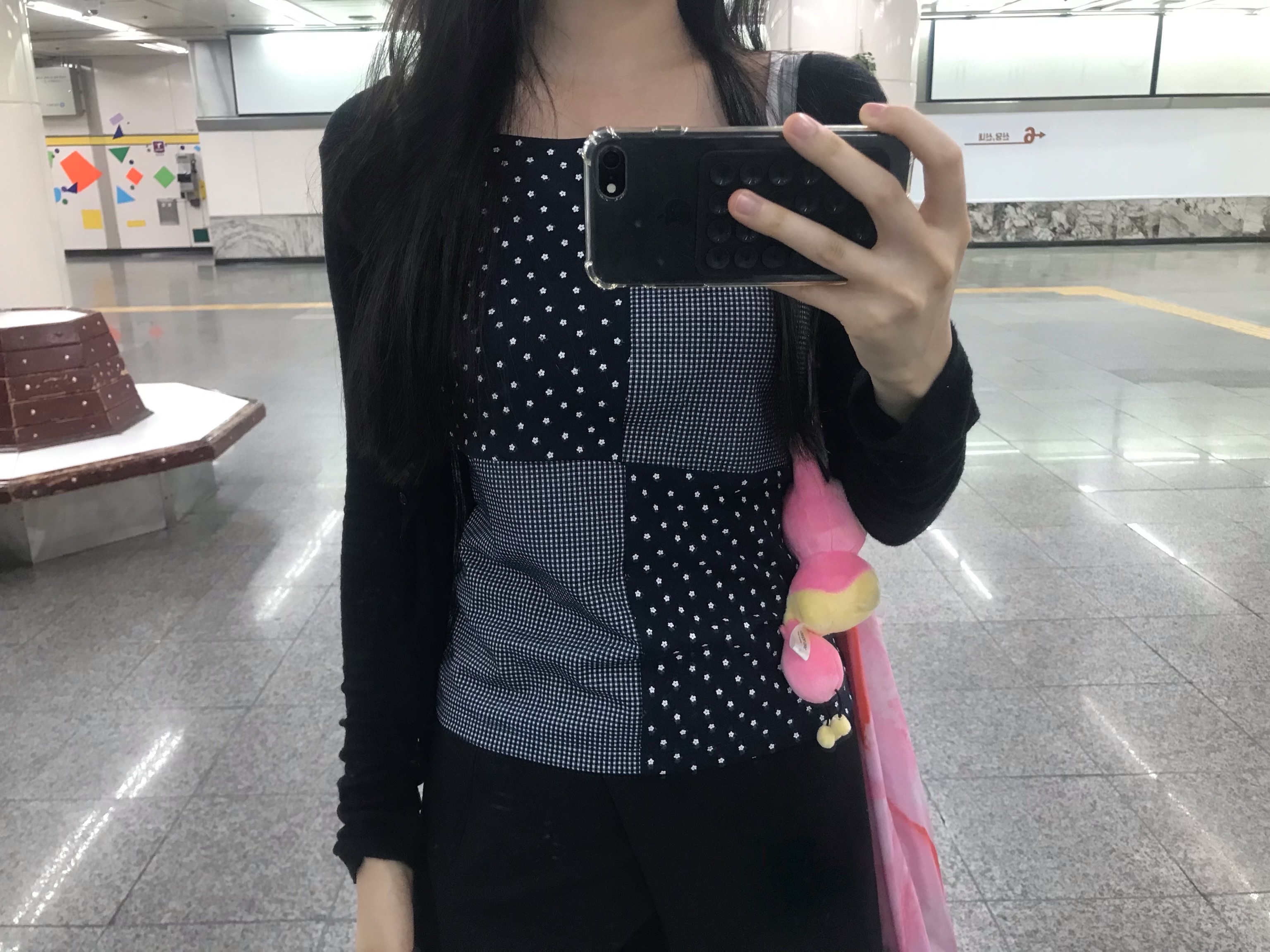 CAVISH Mix Patch Sleeveless Navy 착용 스타일 - 1