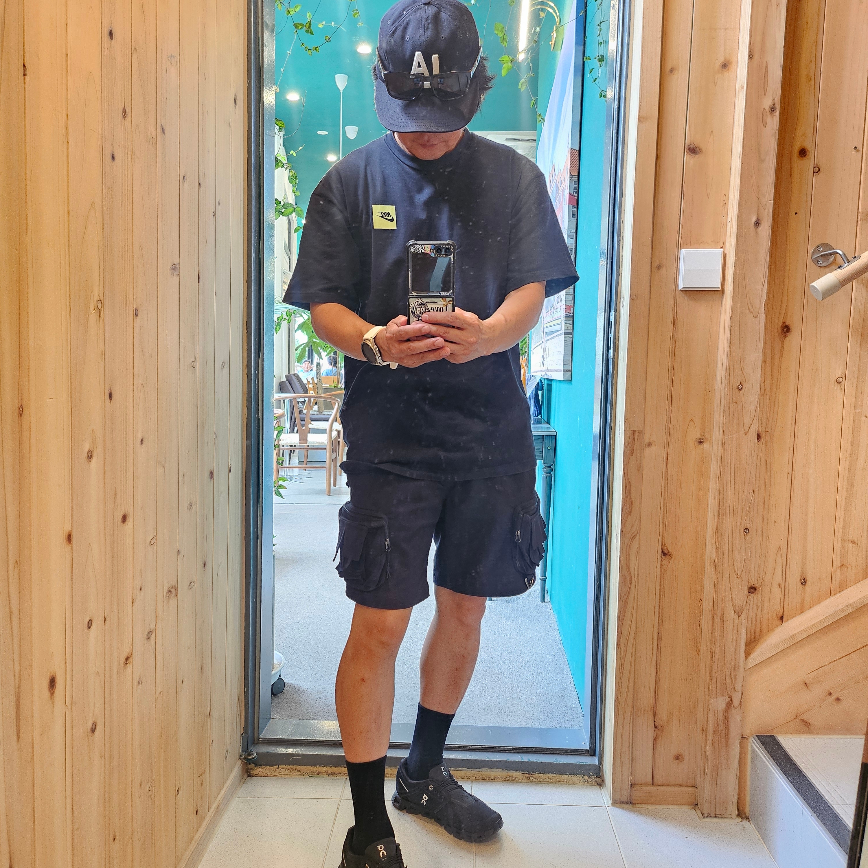(W) On Running Cloud 5 All Black, (W) Nike Field General Elemental Pink Gum Medium Brown 착용 스타일 - 4