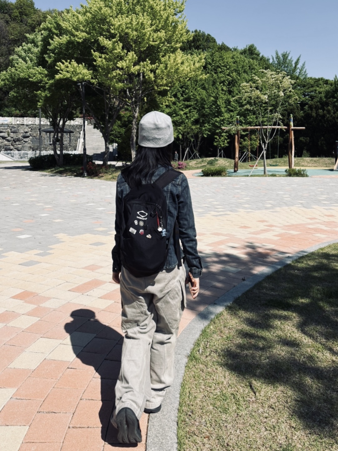 IGNOTA Core:14 Leaf Cargo Pants Sand, Mischief Rhombus Backpack Black 착용 스타일