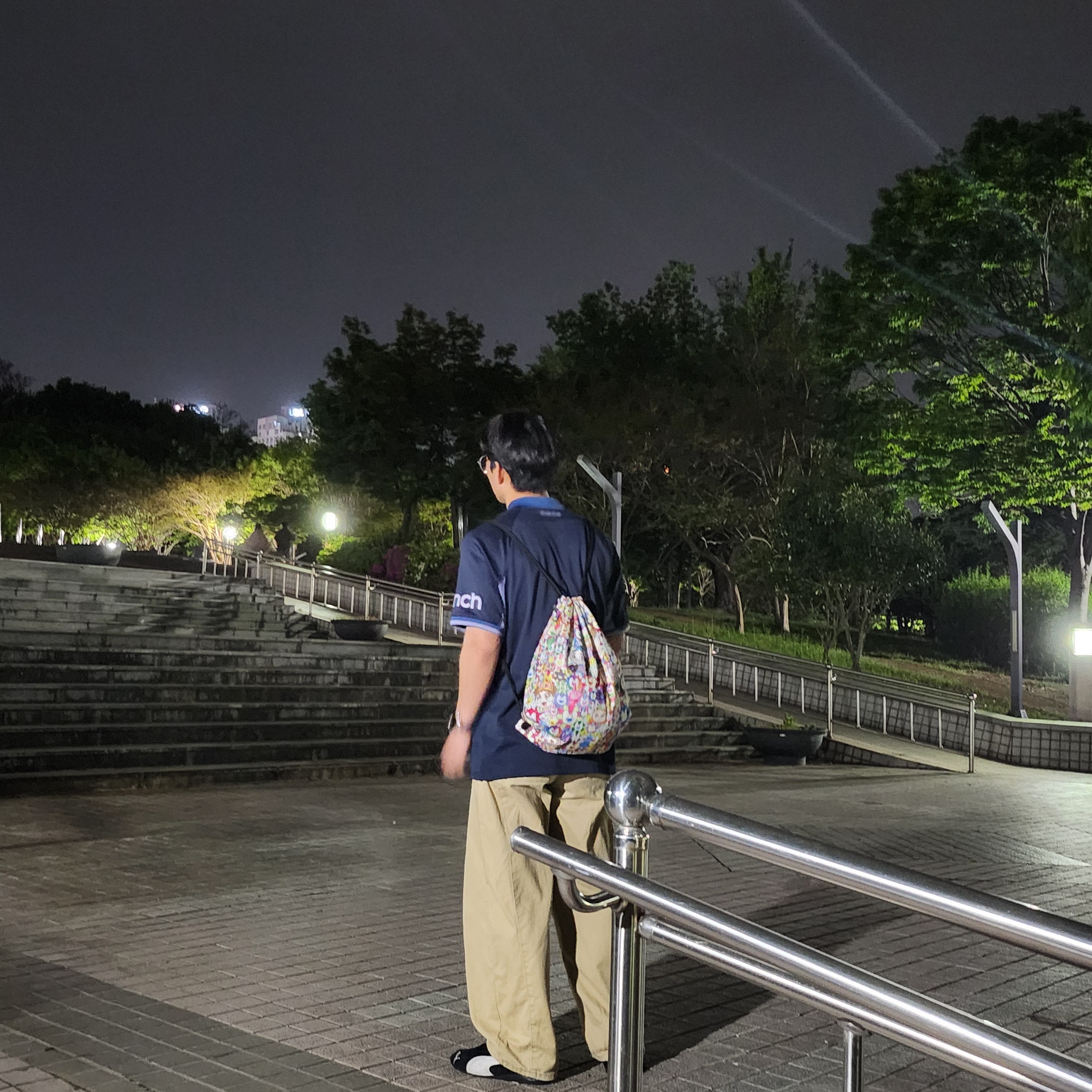 Nike Tottenham Hotspur 2023/24 Dri-Fit Stadium Away Jersey Mystic Navy (Non Marking Ver.), NewJeans Supernatural NJ x Murakami Drawstring Bag Ver. 착용 스타일
