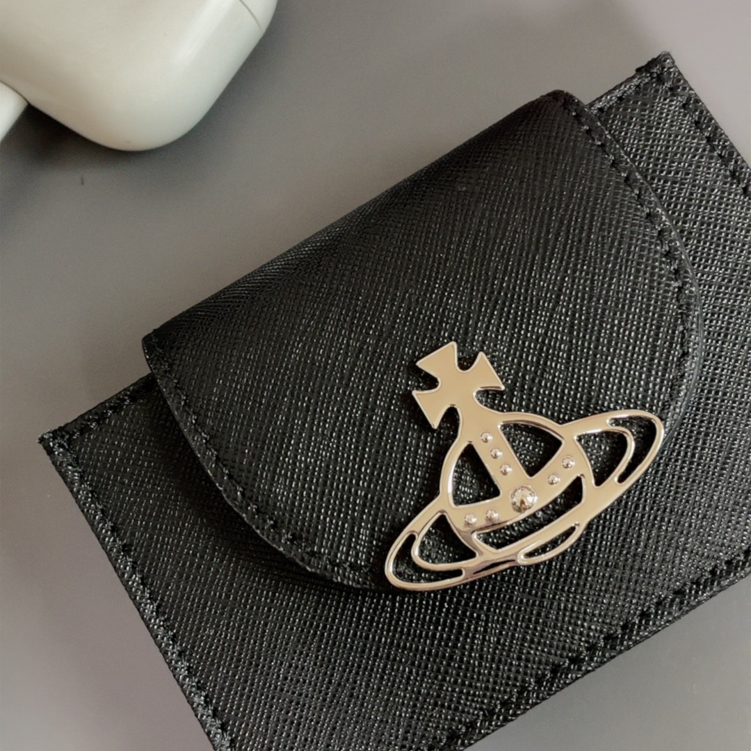 Vivienne Westwood Saffiano Flap Card Holder Black 착용 스타일 - 1