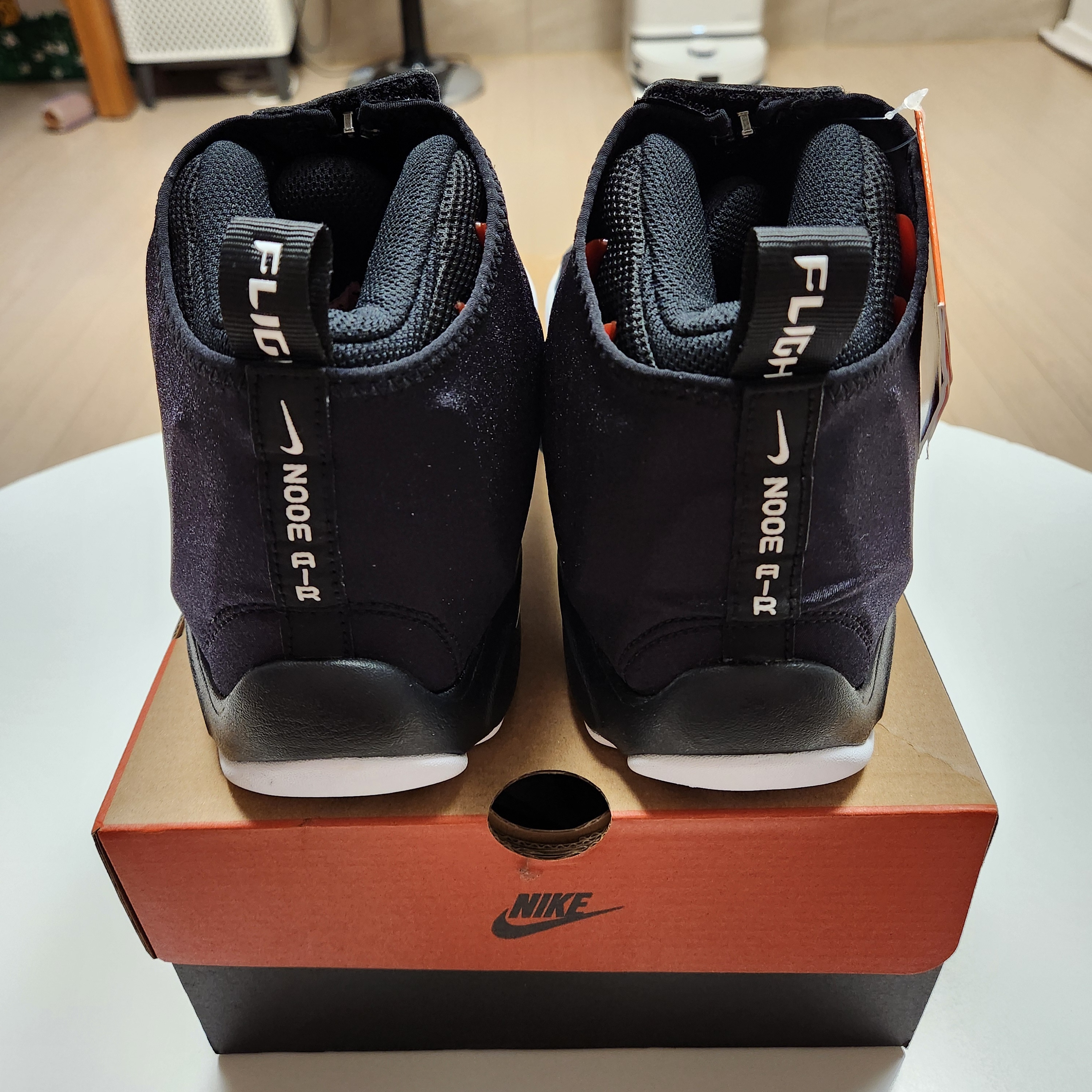Nike Air Zoom Flight 98 The Glove Black White 착용 스타일 - 6