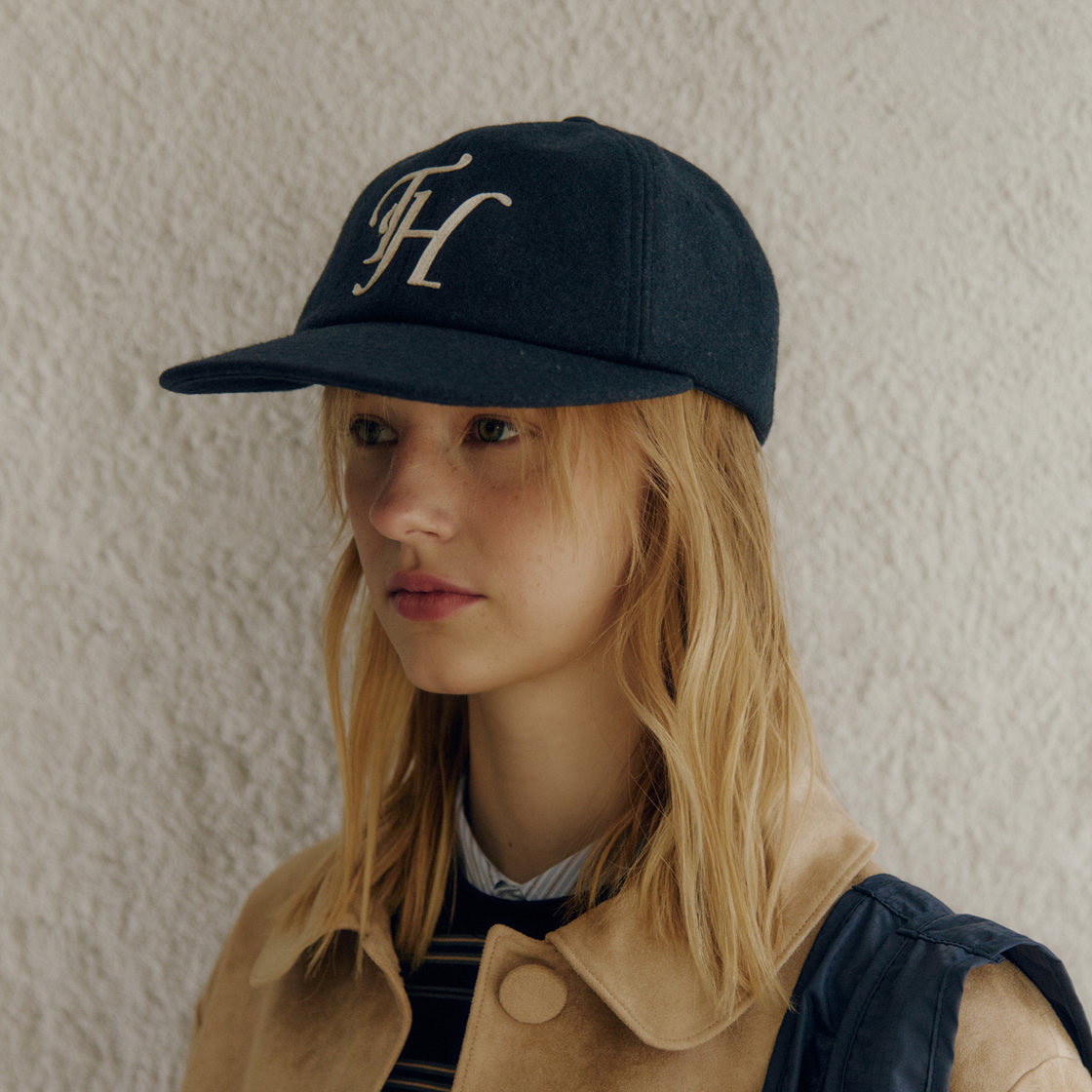 트래픽하모니 울블랜드 TH 아플리케 로고 딥핏 6패널 캡 네이비(Traffic Harmony Wool Blend TH Applique Logo 6-Panel Cap Navy) - 6
