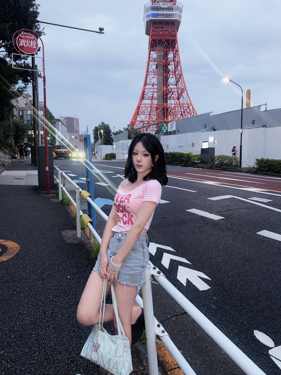venhit NLB Striped One Shoulder Slim Fit Short Sleeved T_Shirt Pink 착용 스타일 - 4