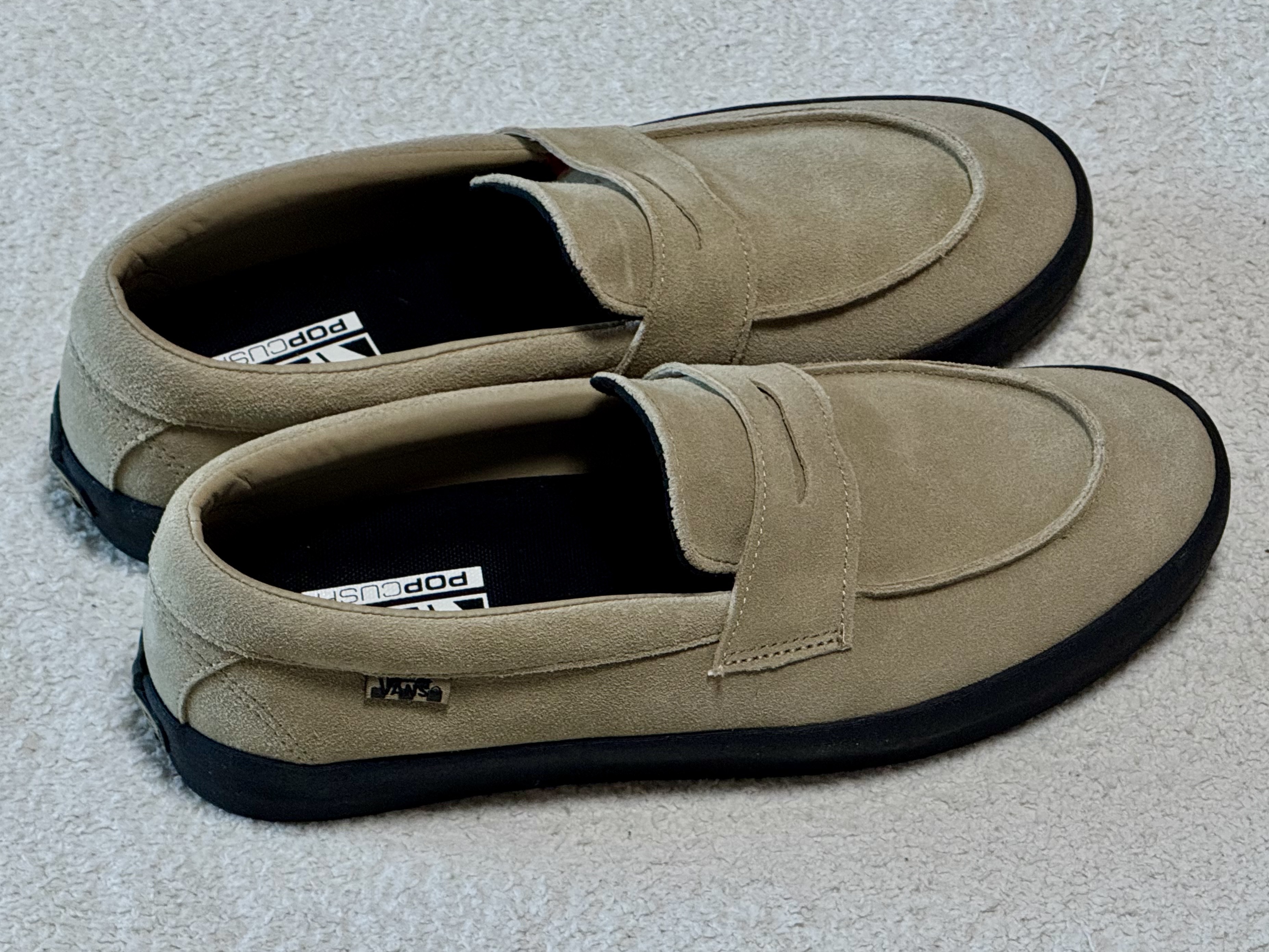 Vans Skate Loafer Suede Beige, Vans Skate Loafer Suede Black 착용 스타일 - 4