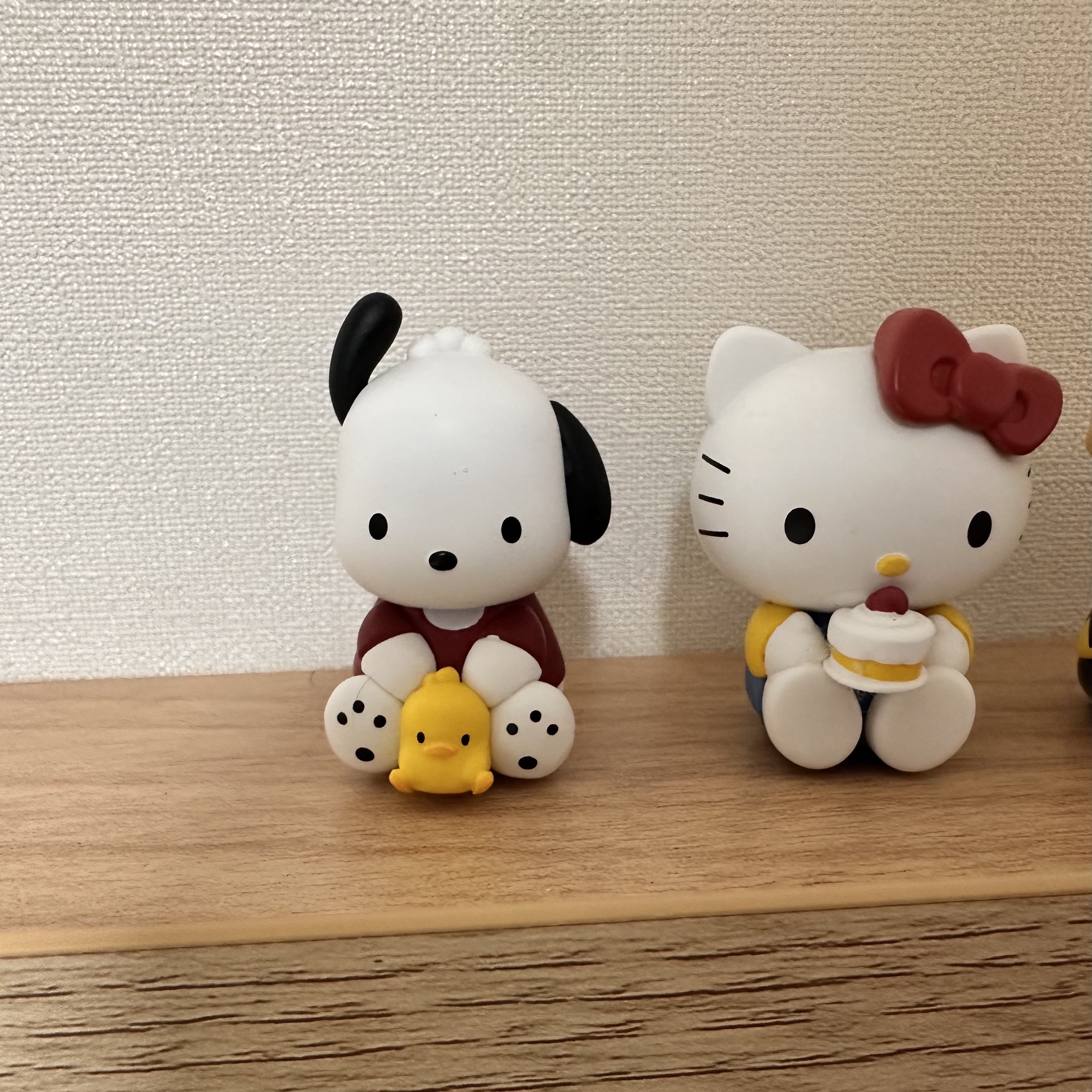 Royche Sanrio Characters Monitor Figure Pochacco & Hello Kitty 착용 스타일