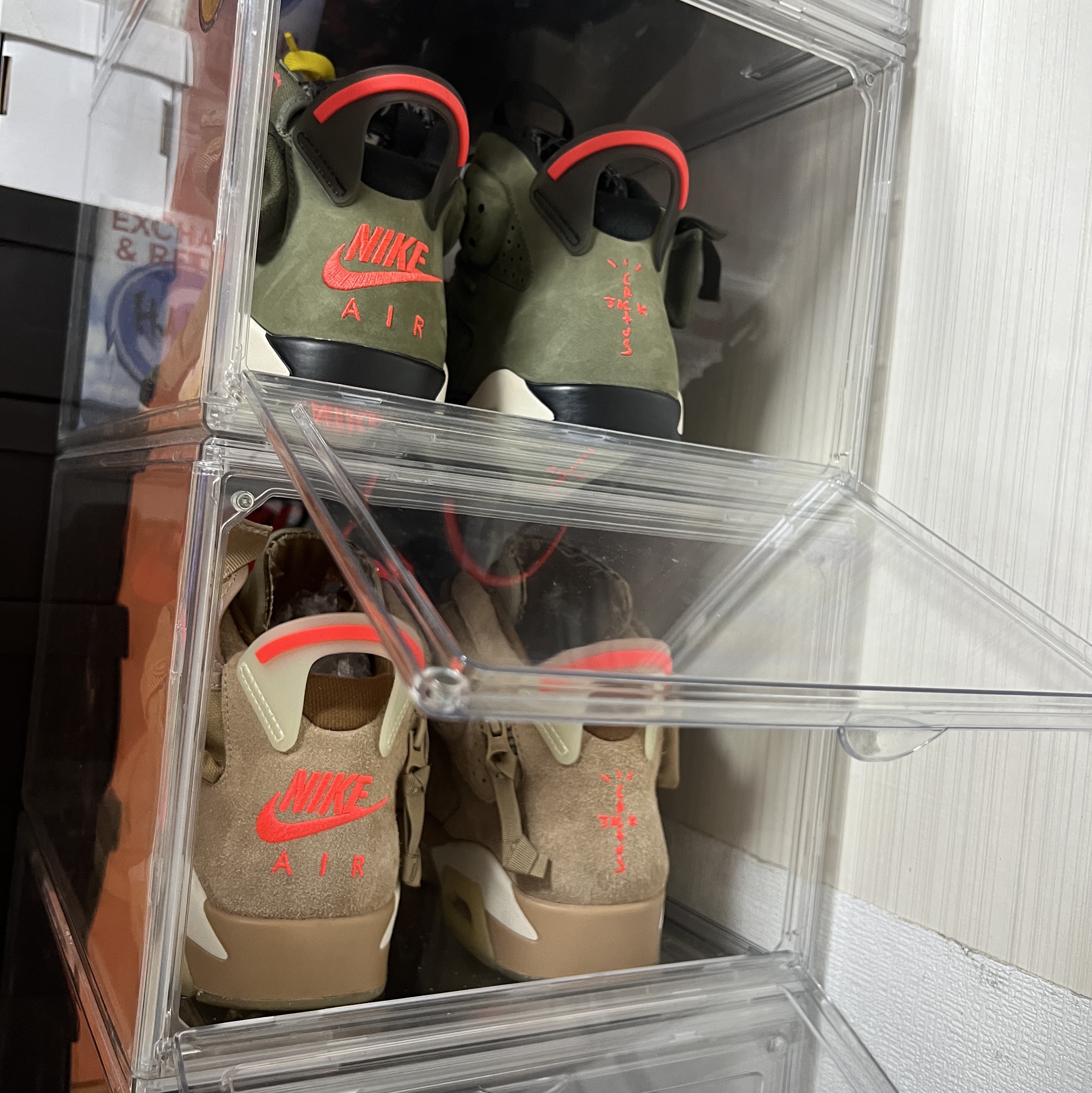 Jordan 6 x Travis Scott Retro SP British Khaki, Jordan 6 x Travis Scott Retro Olive 착용 스타일 - 3