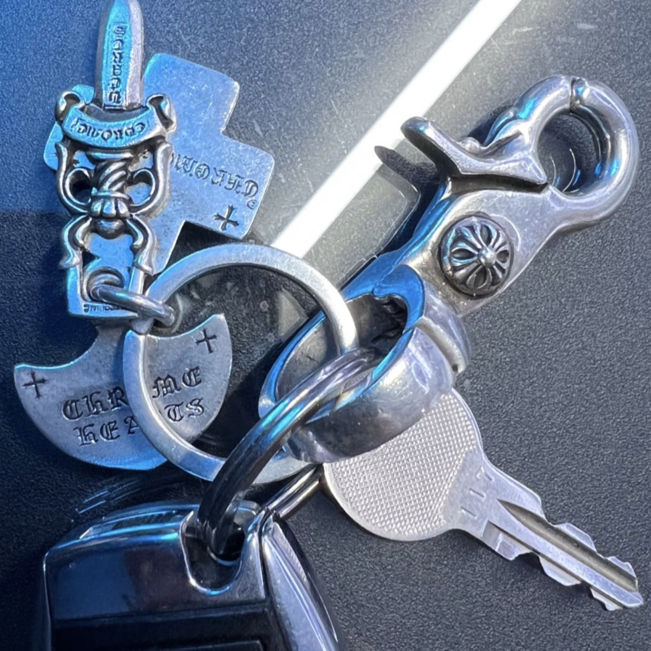 Chrome Hearts 5 Dagger Pendant Silver 착용 스타일