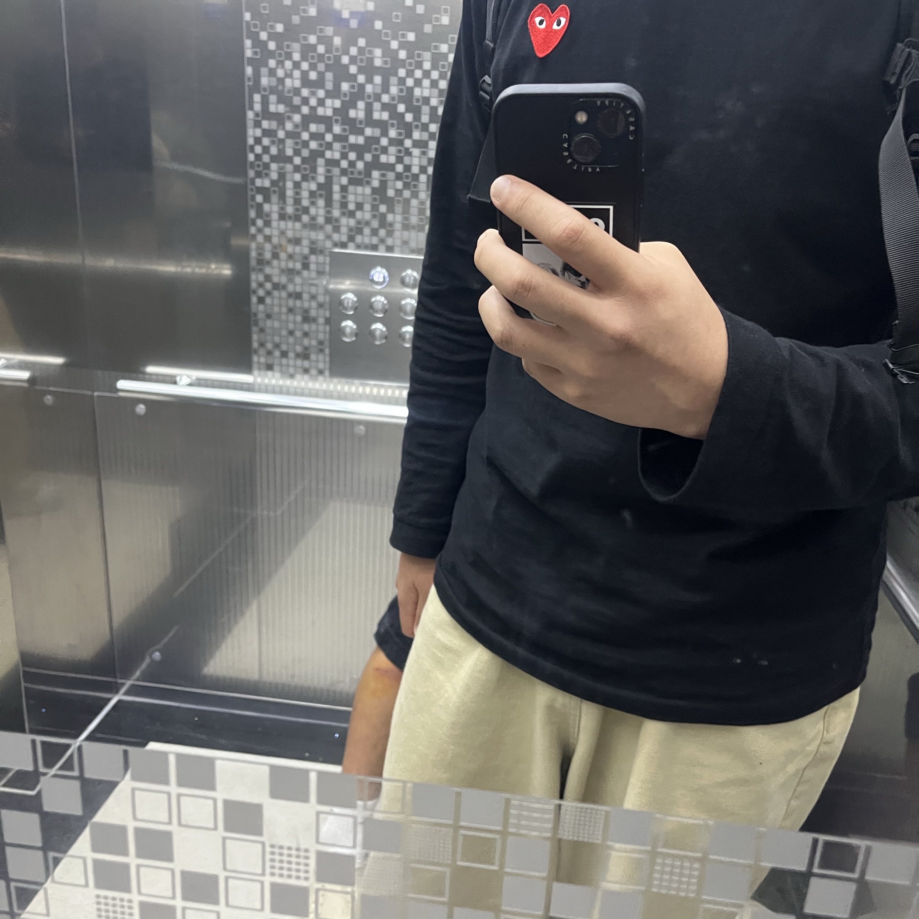 Play Comme des Garcons LS T-Shirt Black 착용 스타일