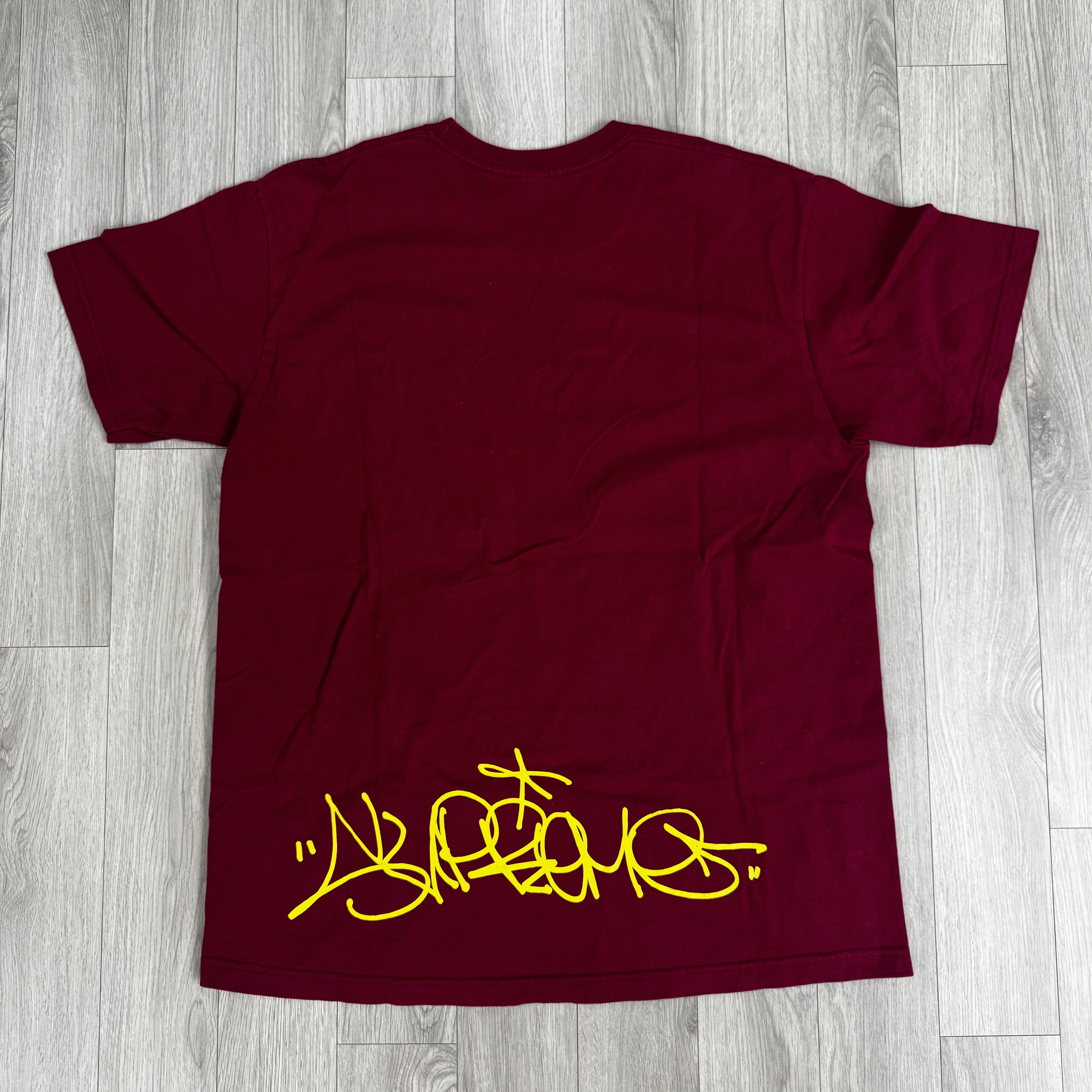 Supreme x Irak Cast T-Shirt Cardinal - 22FW 착용 스타일 - 4