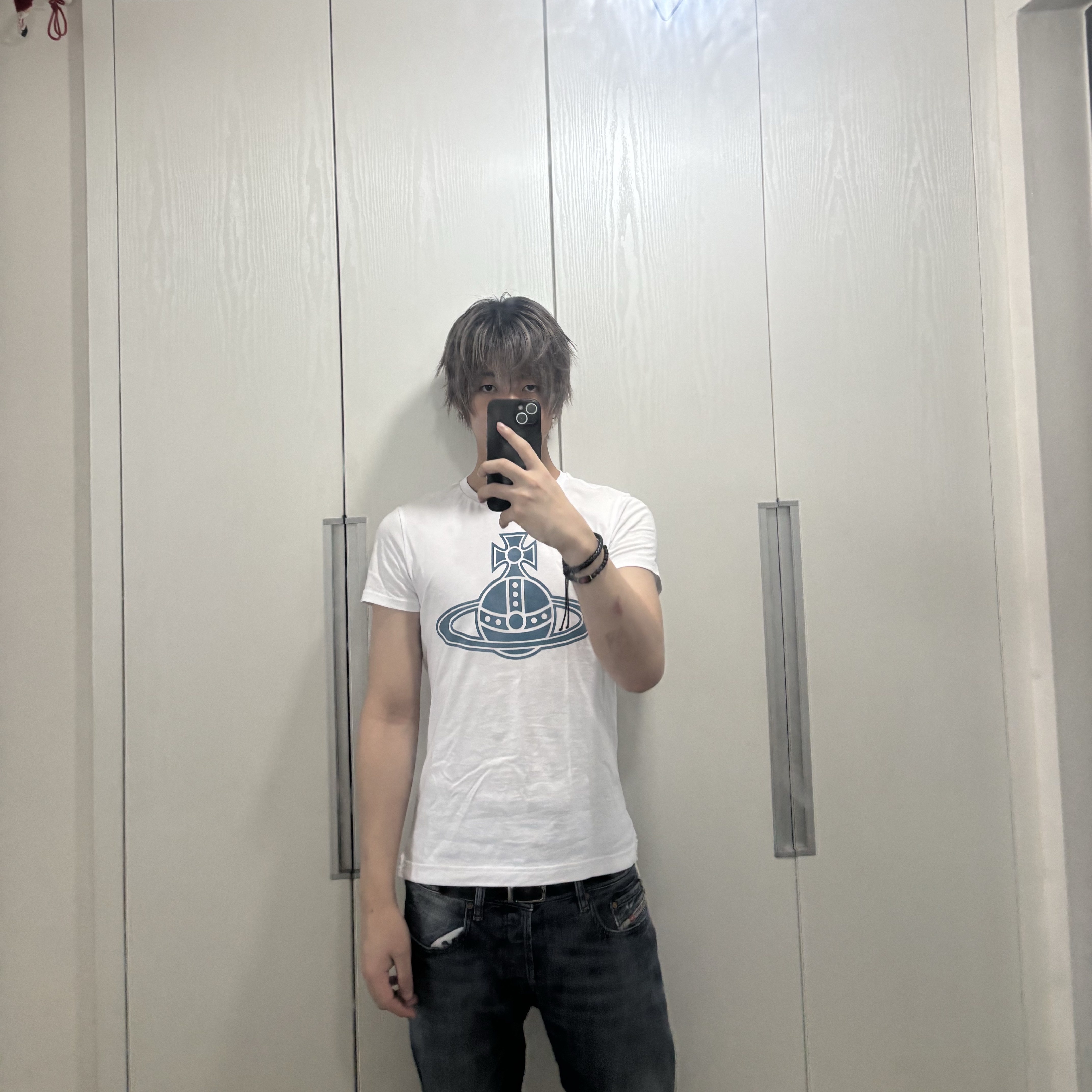 Vivienne Westwood Paris Orb Peru T-Shirt White 착용 스타일 - 1