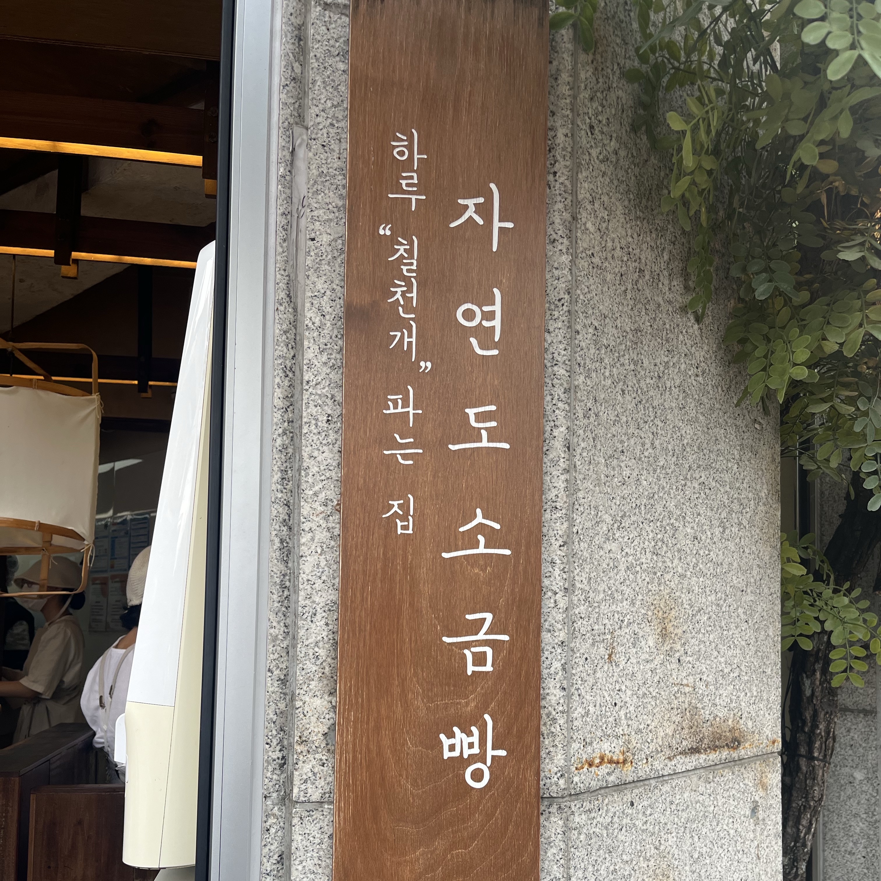 Deus Ex Machina Deus Seoul College Address T-Shirt White, Nike ReactX Rejuven8 Khaki 착용 스타일 - 6