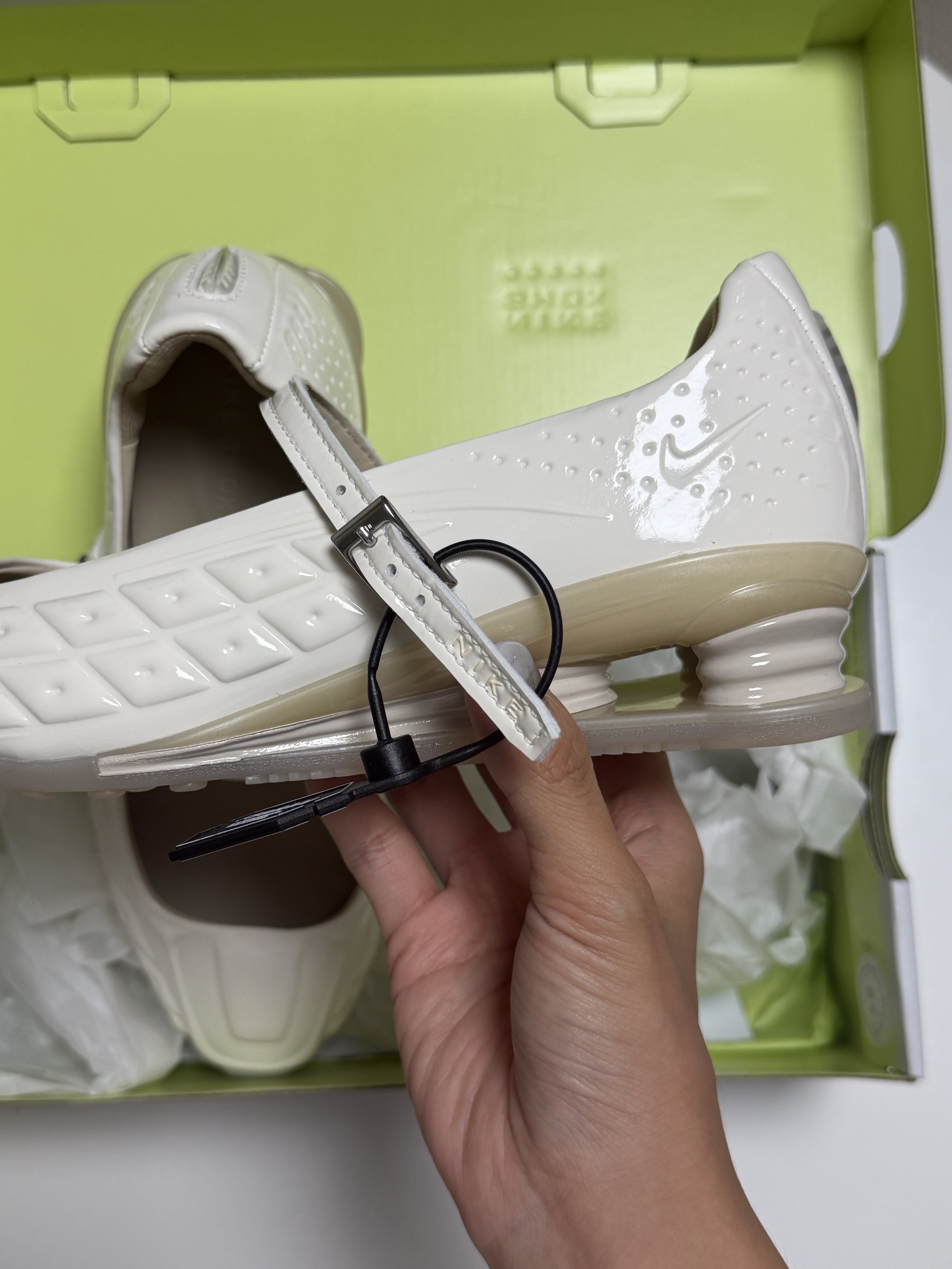 (W) Nike Shox Z Calistra Pale Ivory Oatmeal 착용 스타일 - 2