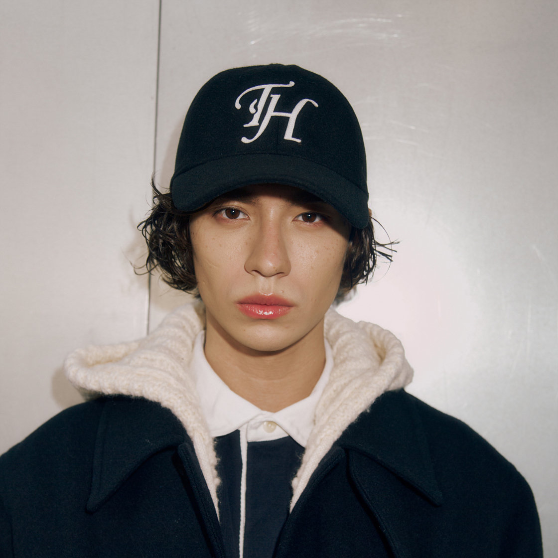 트래픽하모니 울블랜드 TH 아플리케 로고 딥핏 볼캡 블랙(Traffic Harmony Wool Blend TH Applique Logo Deep Fit Ball Cap Black) - 2