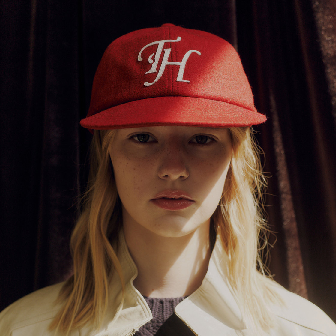 트래픽하모니 울블랜드 TH 아플리케 로고 딥핏 6패널 캡 레드(Traffic Harmony Wool Blend TH Applique Logo 6-Panel Cap Red) - 2