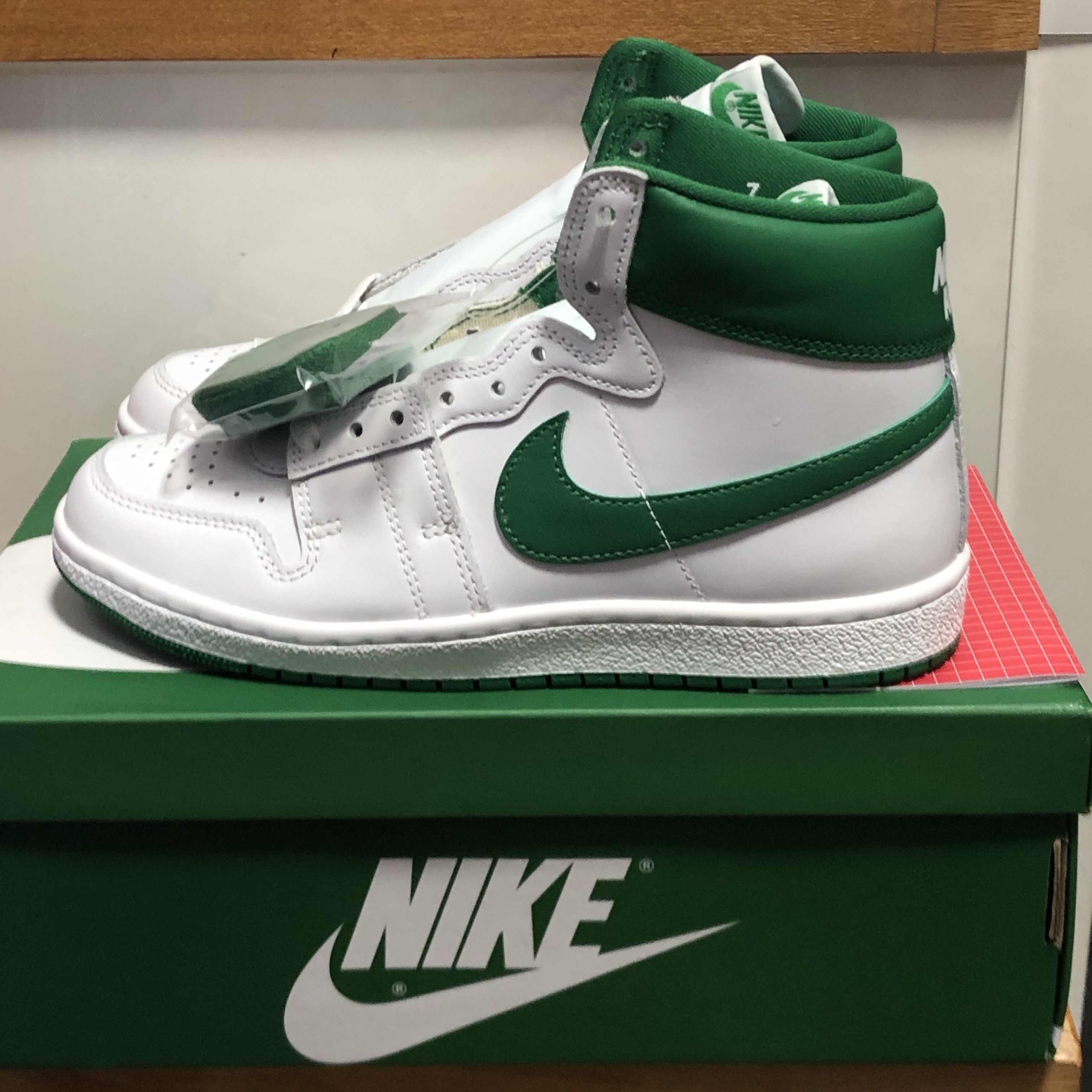 Jordan Air Ship SP White Pine Green 착용 스타일