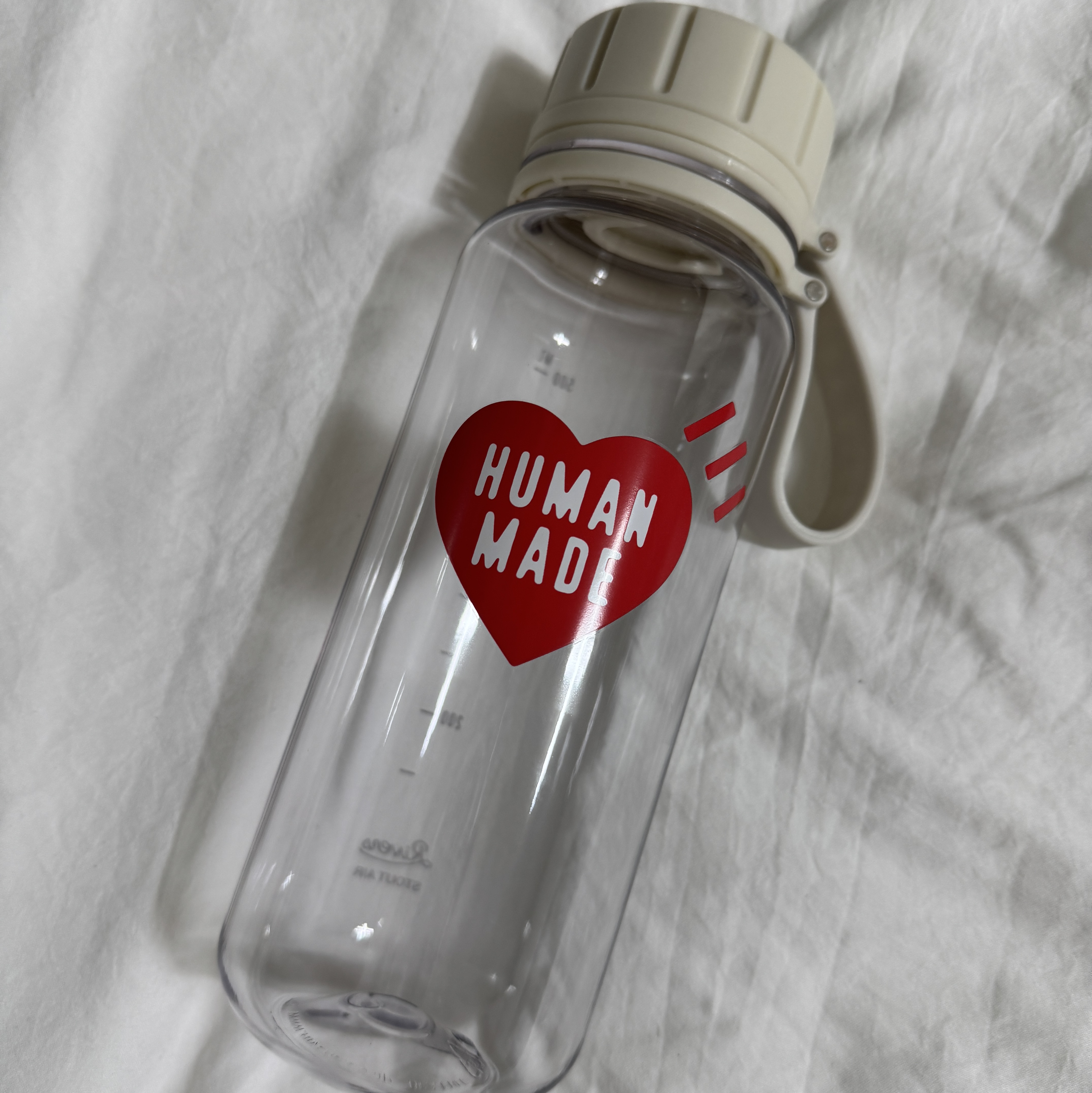 Human Made HM Water Bottle 550ml White 착용 스타일 - 2