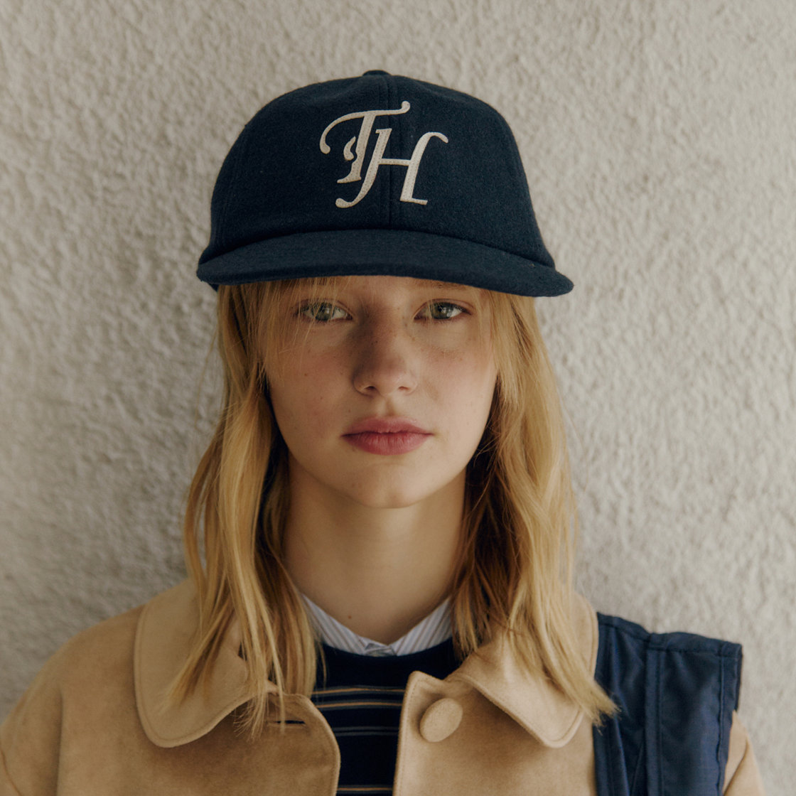 트래픽하모니 울블랜드 TH 아플리케 로고 딥핏 6패널 캡 네이비(Traffic Harmony Wool Blend TH Applique Logo 6-Panel Cap Navy) - 2