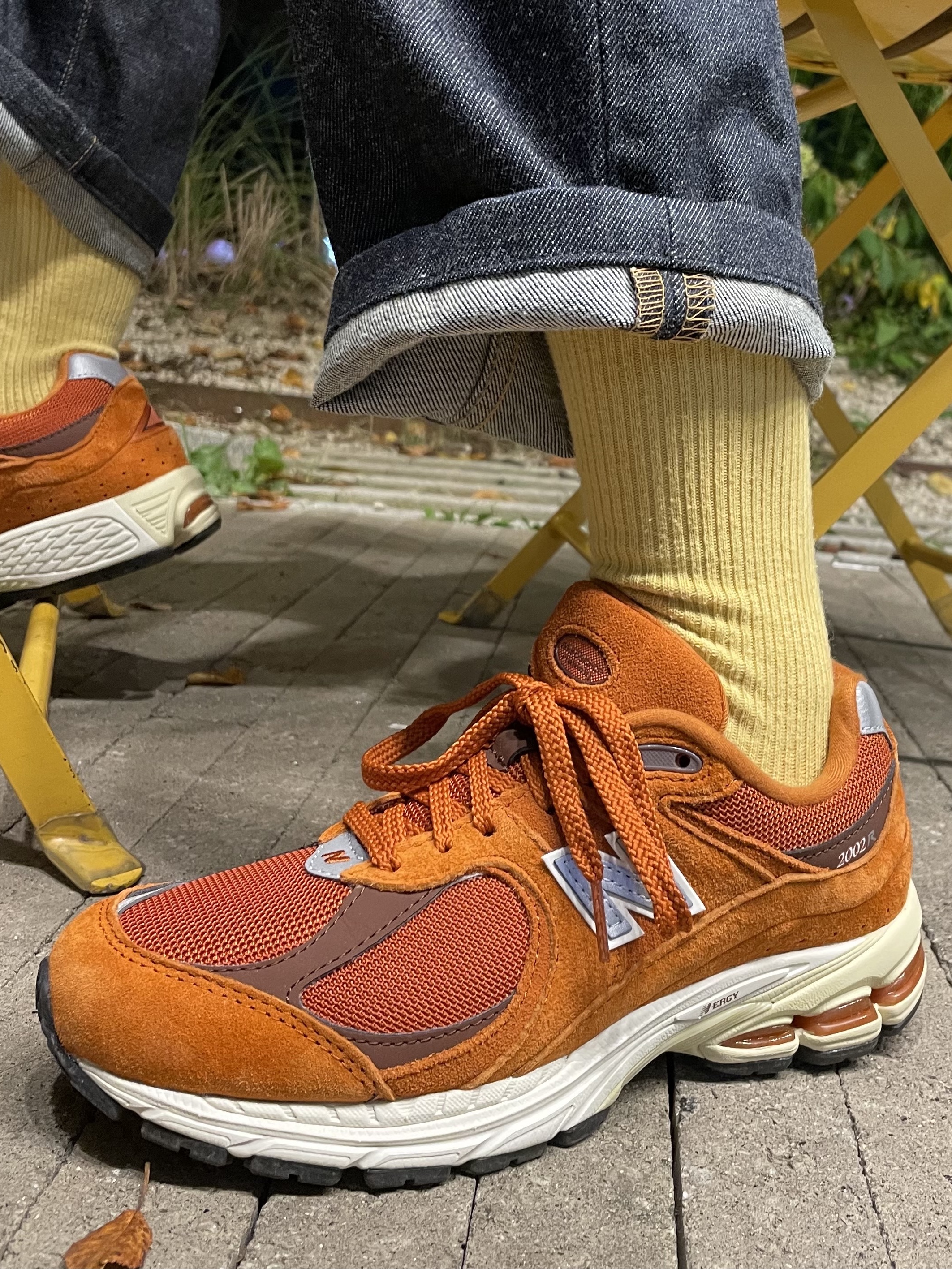 New Balance 2002R Rust Oxide 착용 스타일 - 3