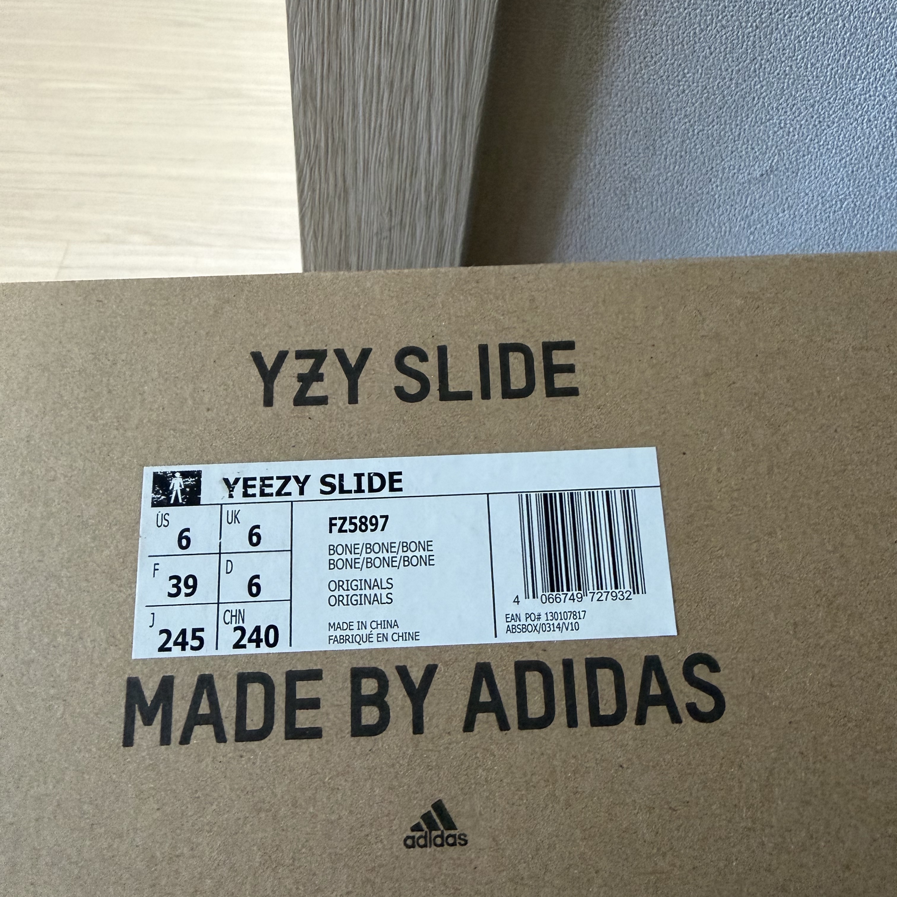 Adidas Yeezy Slide Bone 2022/2023 착용 스타일 - 6