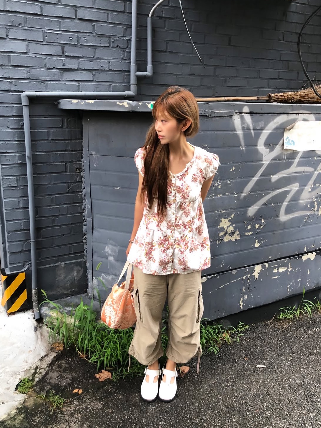 CHOWOO Vintage Military Capri Cargo Pants Washed Beige, CHOWOO Vintage Military Capri Cargo Pants Washed Khaki 착용 스타일 - 2