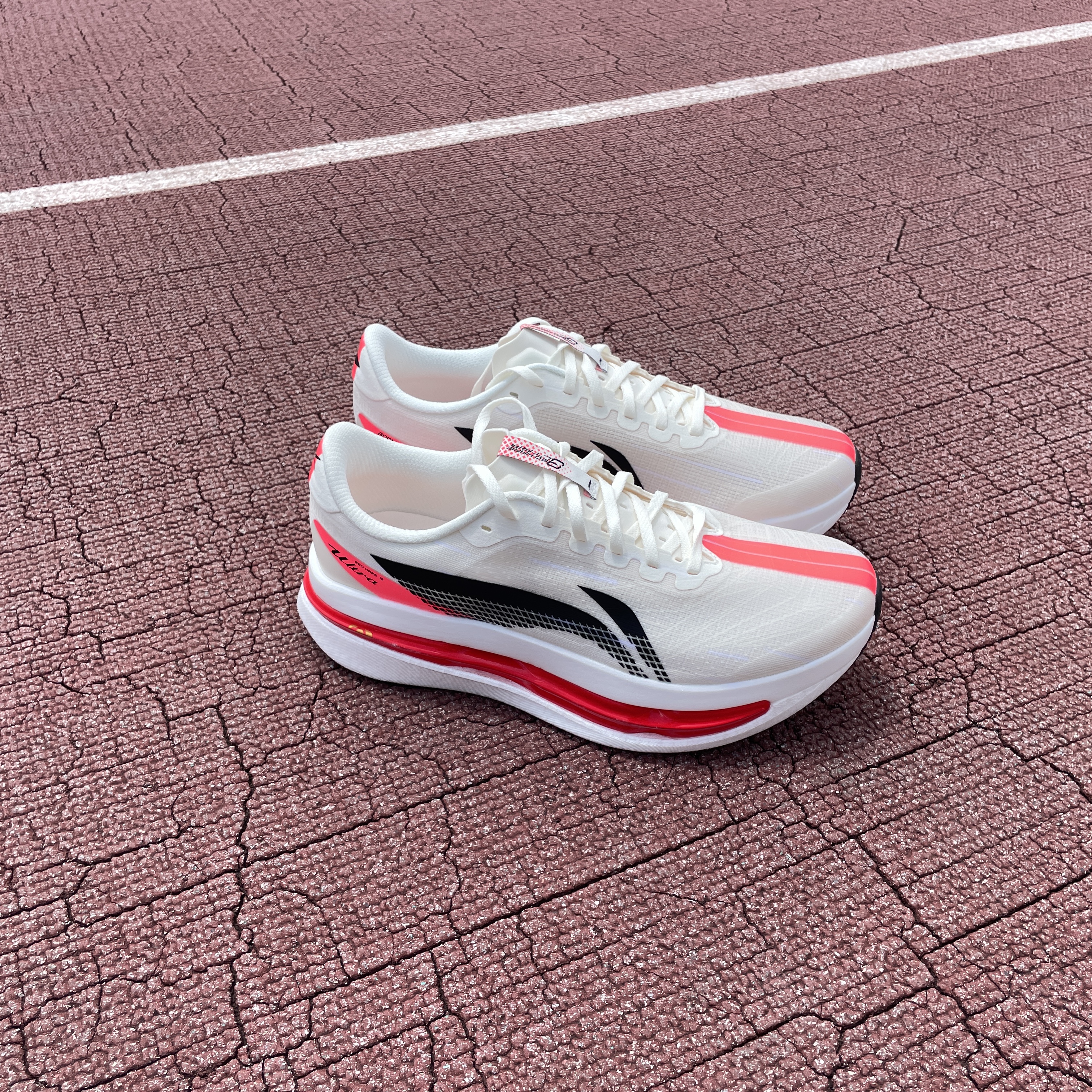LiNing Red Hare 9 Ultra Black, LiNing Red Hare 9 Ultra Neon Lime 착용 스타일 - 2