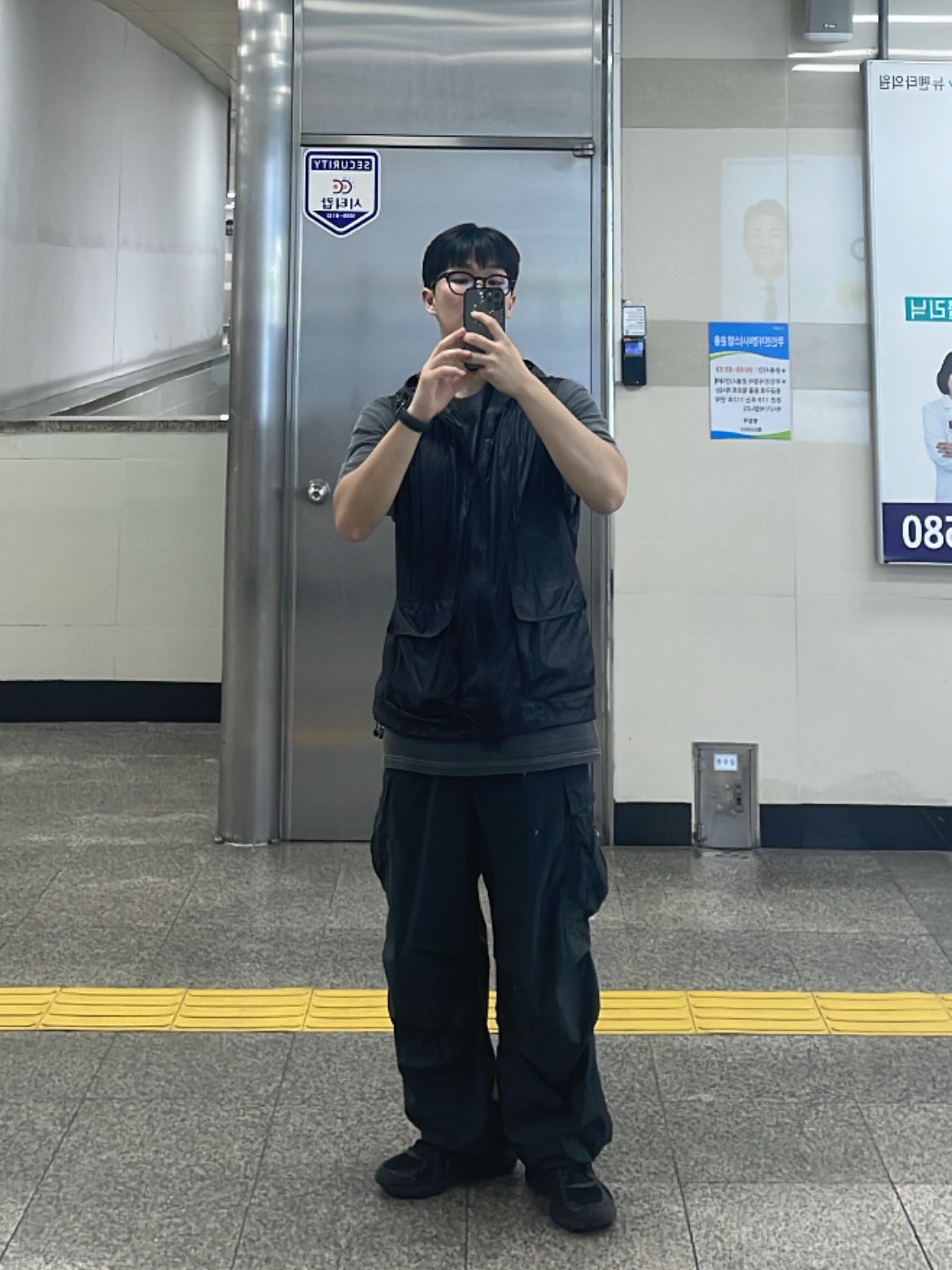 IAB Studio Pigment T-Shirt Black, Asics Jog 100 S Black - 2E Wide 착용 스타일