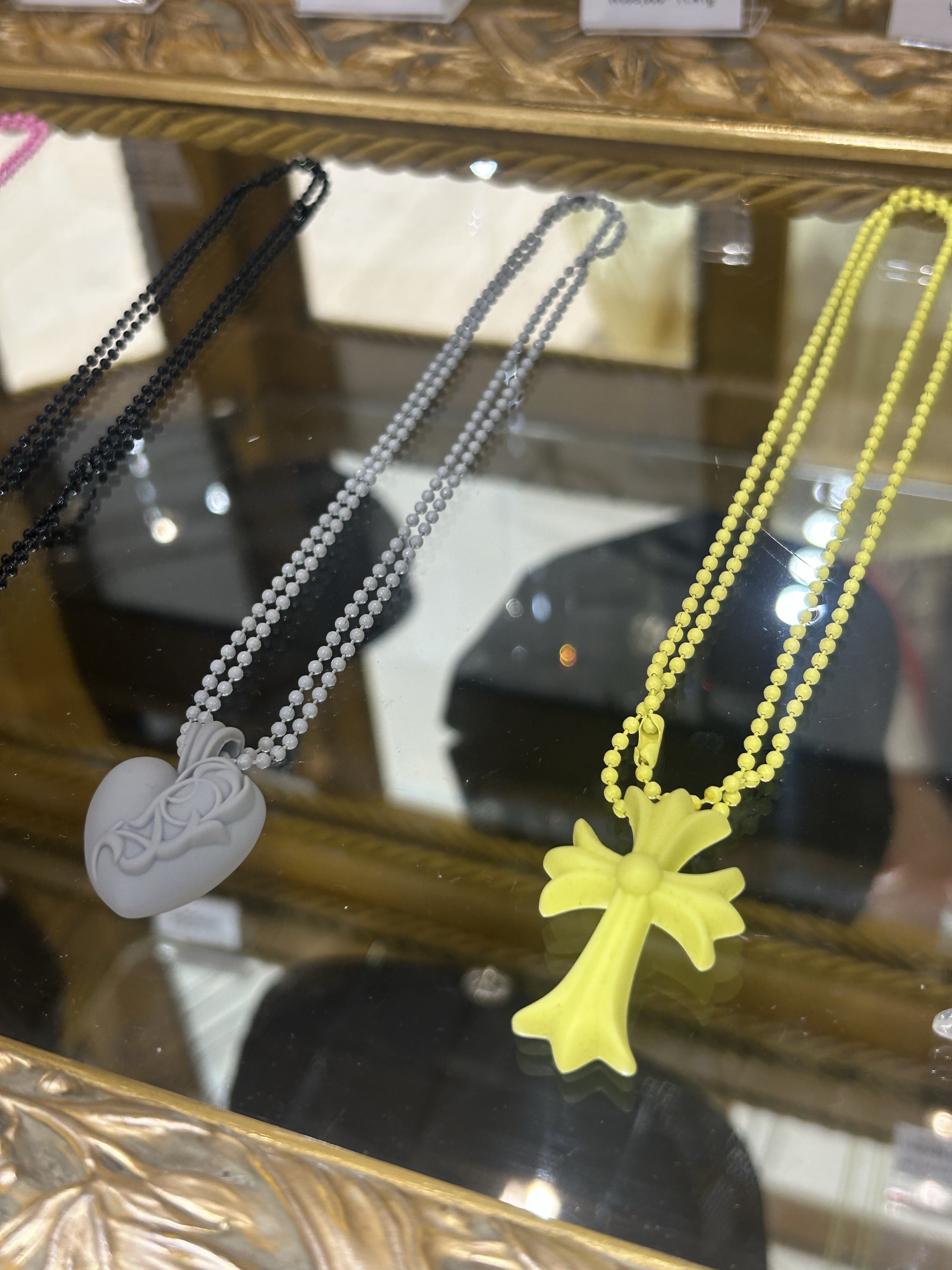 Chrome Hearts Silichrome CH Cross Pendant Yellow 2022/2023, Supreme x Martine Rose T-Shirt White - 24FW 착용 스타일 - 5