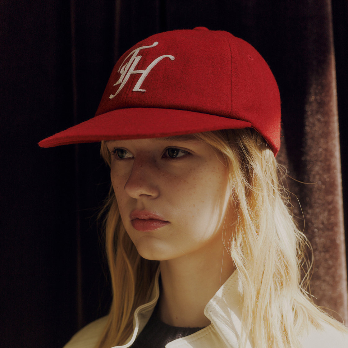 트래픽하모니 울블랜드 TH 아플리케 로고 딥핏 6패널 캡 레드(Traffic Harmony Wool Blend TH Applique Logo 6-Panel Cap Red) - 5