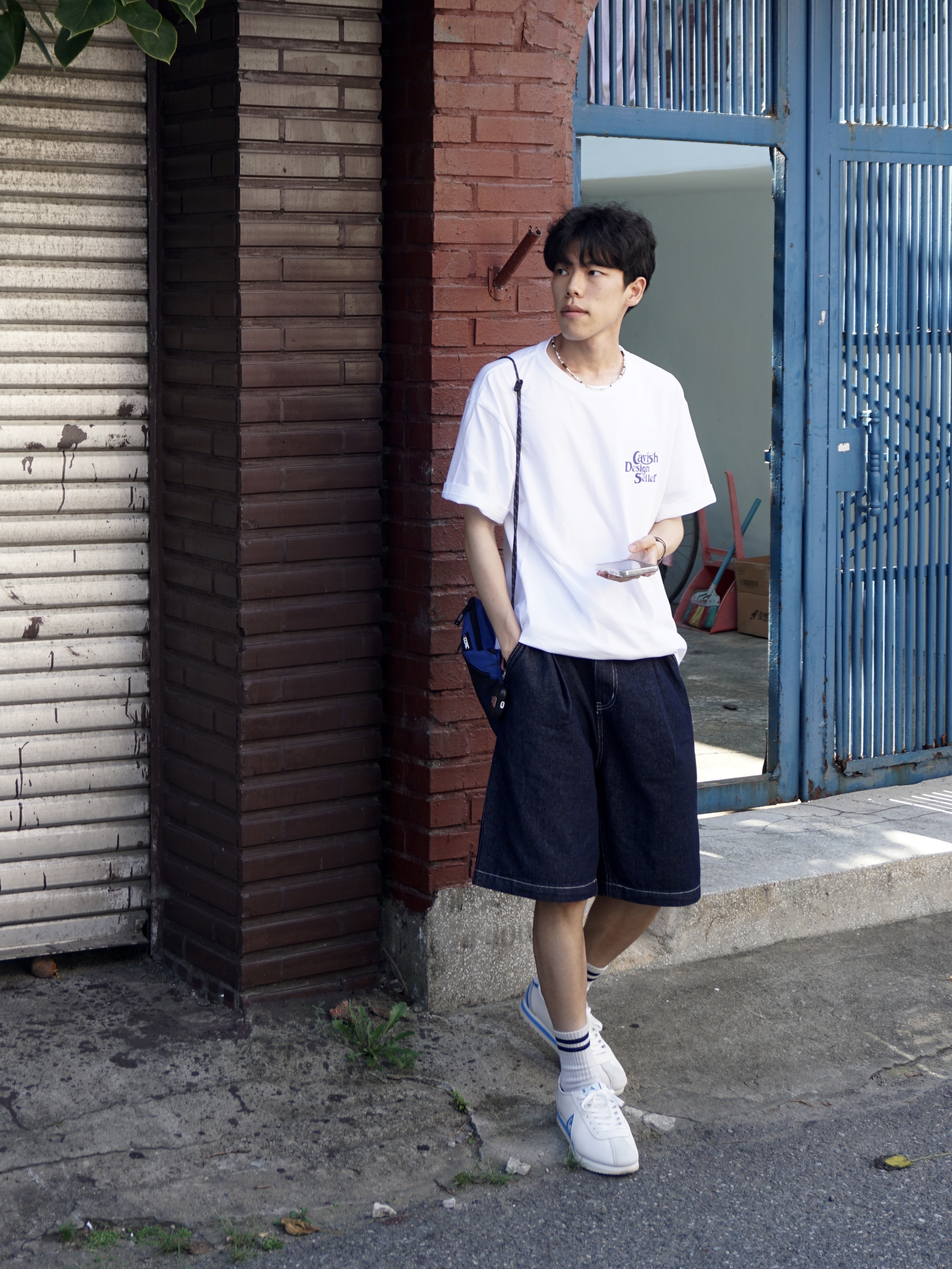 CAVISH Seller Logo SS Tee White 착용 스타일 - 4
