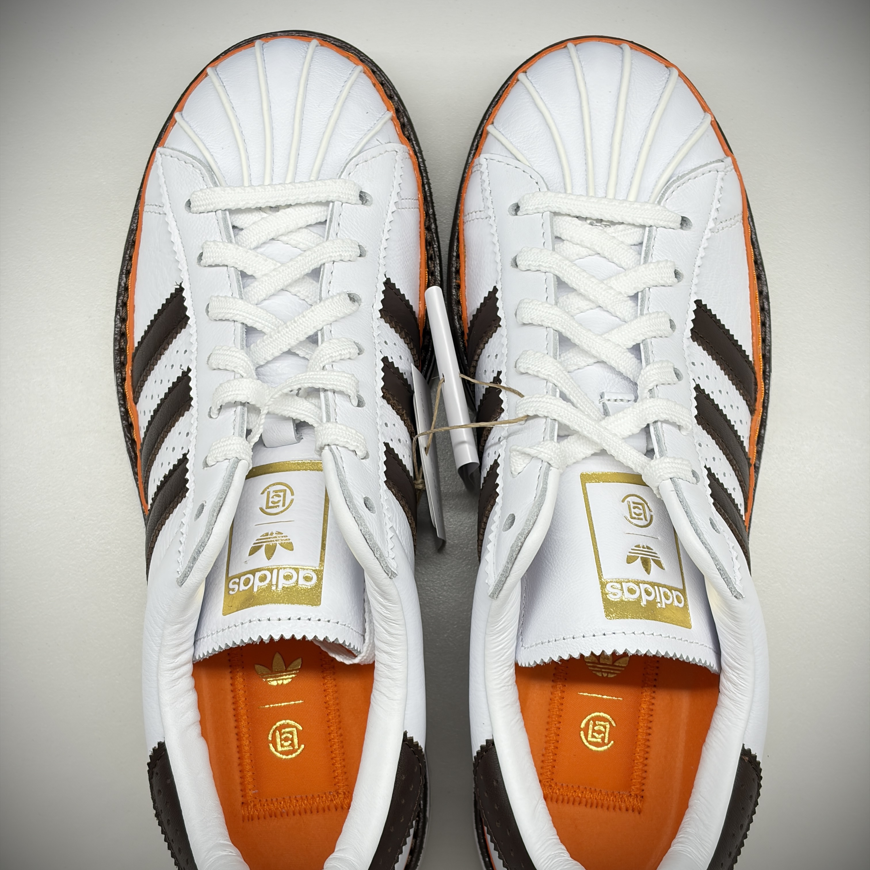 Adidas x Clot Superstar Footwear White Coffee 착용 스타일 - 2