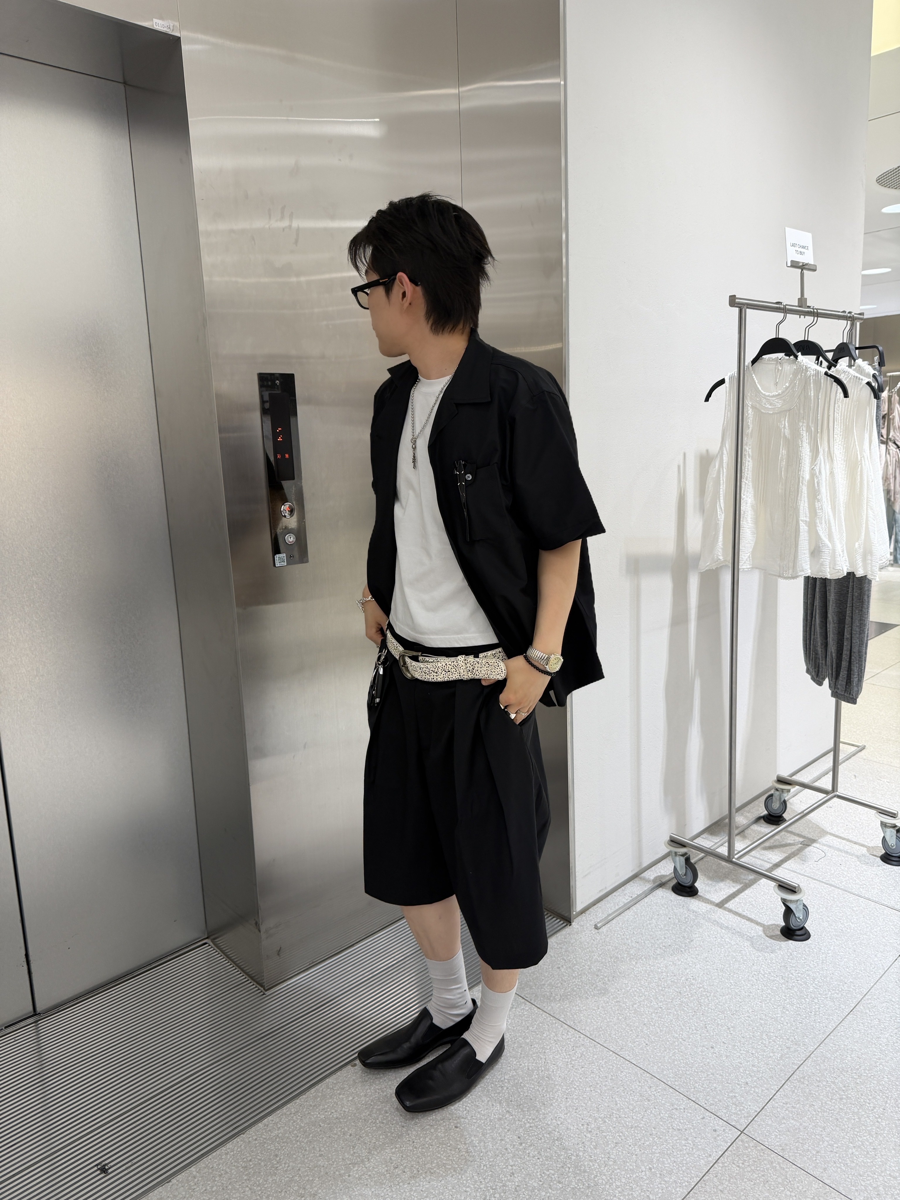 Undermycar Glide Open Collar Shirts Black, Undermycar Two Tuck Wide Shorts Slacks Black 착용 스타일 - 3